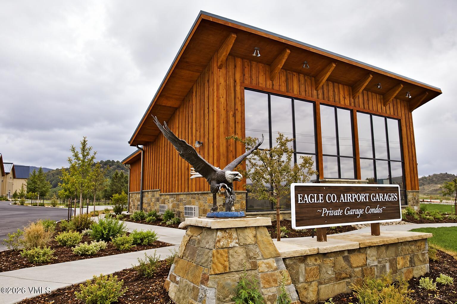 Private Garage across from Eagle/ Vail Airport