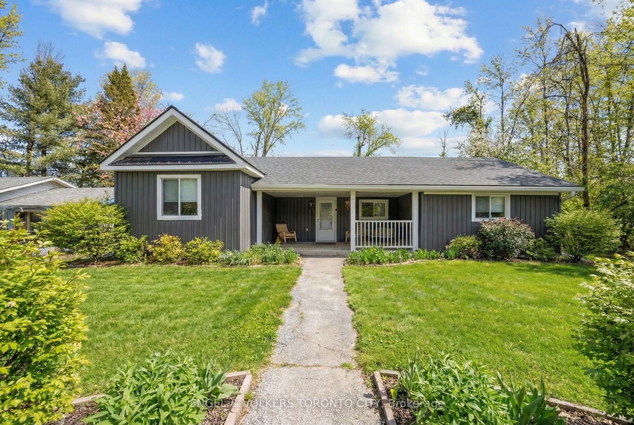 Beautifully Updated, Furnished Bungalow.