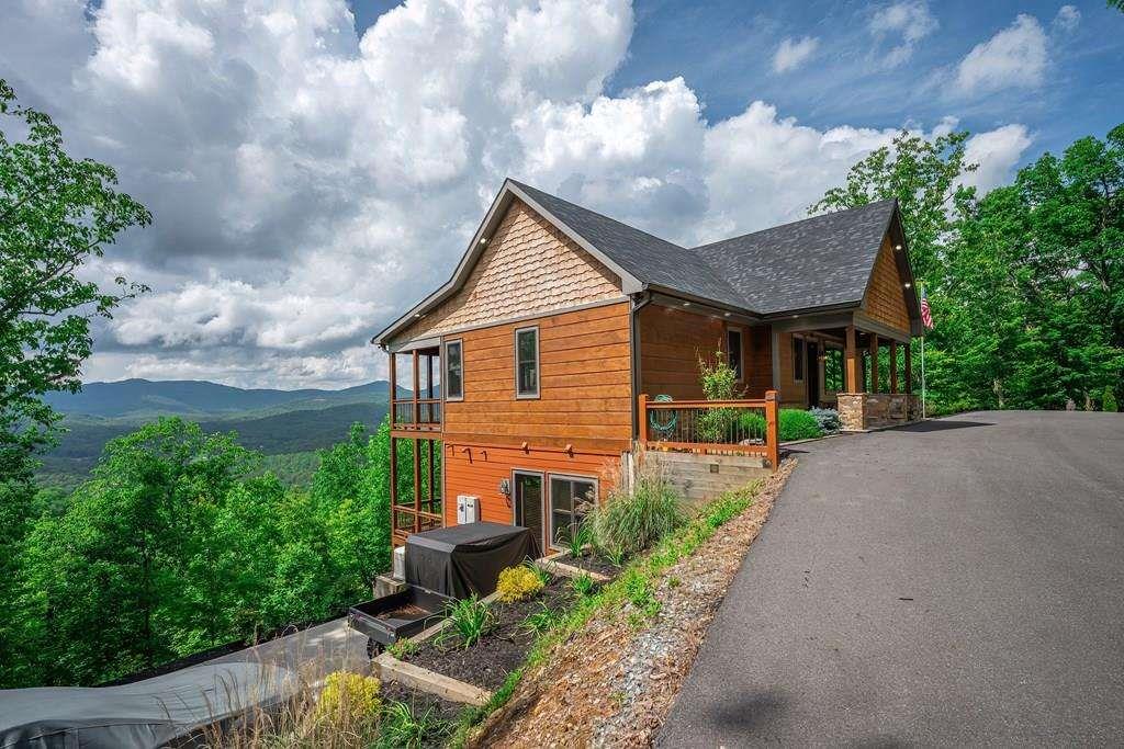 Secluded 4.5-Acre Estate within Mountain High