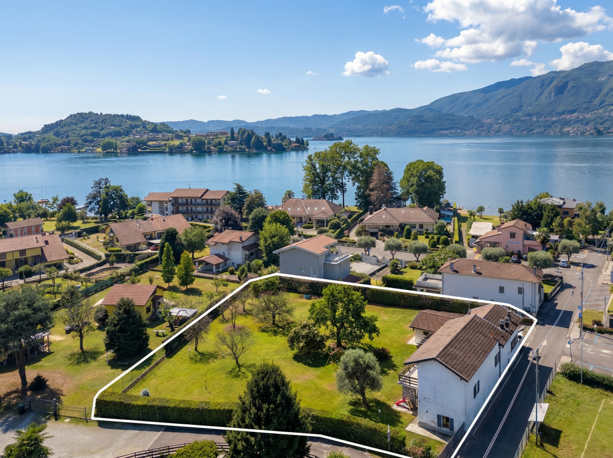 Charmante Villa mit Garten, nur wenige Schritte vom Seeufer entfernt