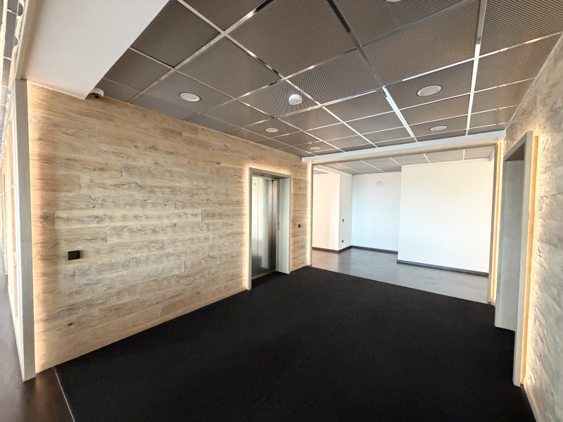 Möblierte moderne Bürofläche im 7. Obergeschoss mit Blick auf die Innenstadt