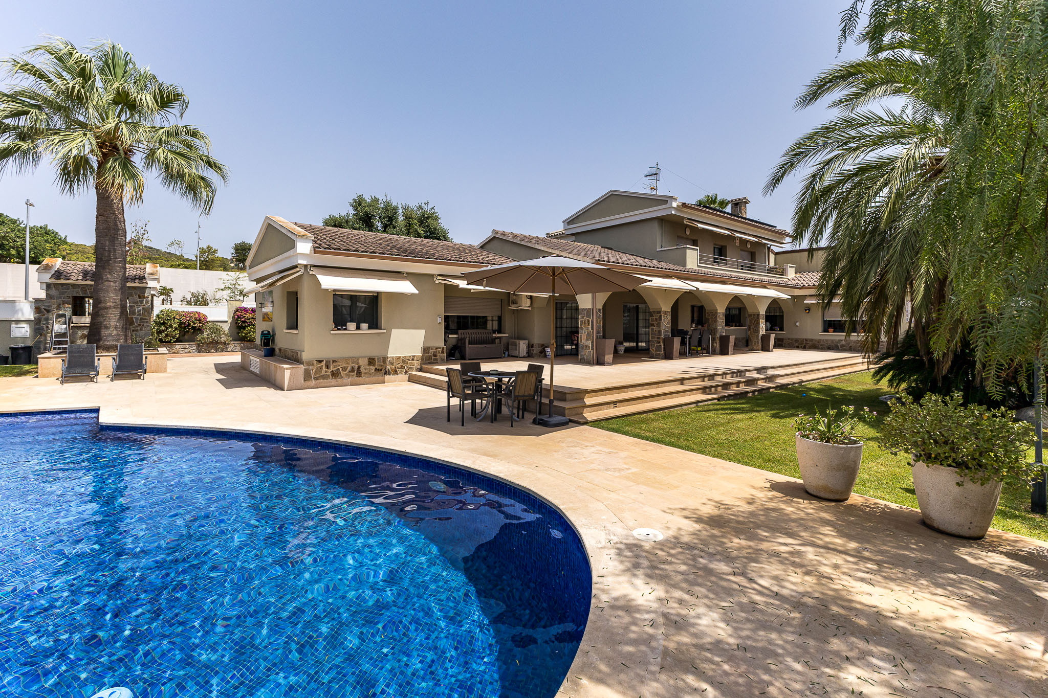 Exclusive villa with a large 2,350 m² private plot,in Mas Mel, Calafell, just minutes from the sea