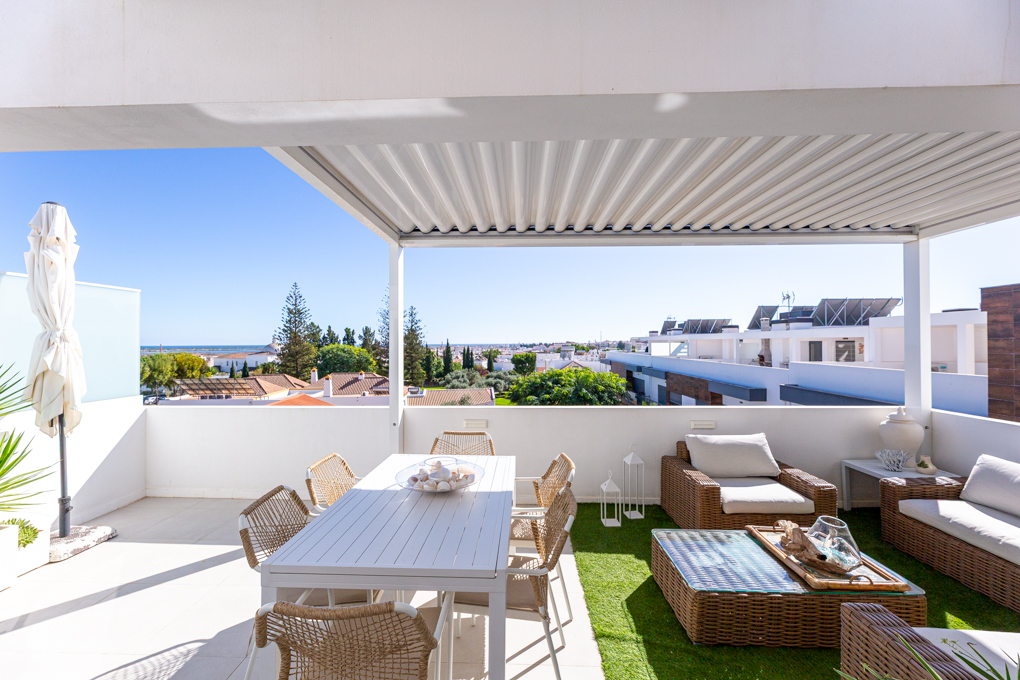 2+1 Bedroom Apartment in Tavira with Rooftop & Sea View