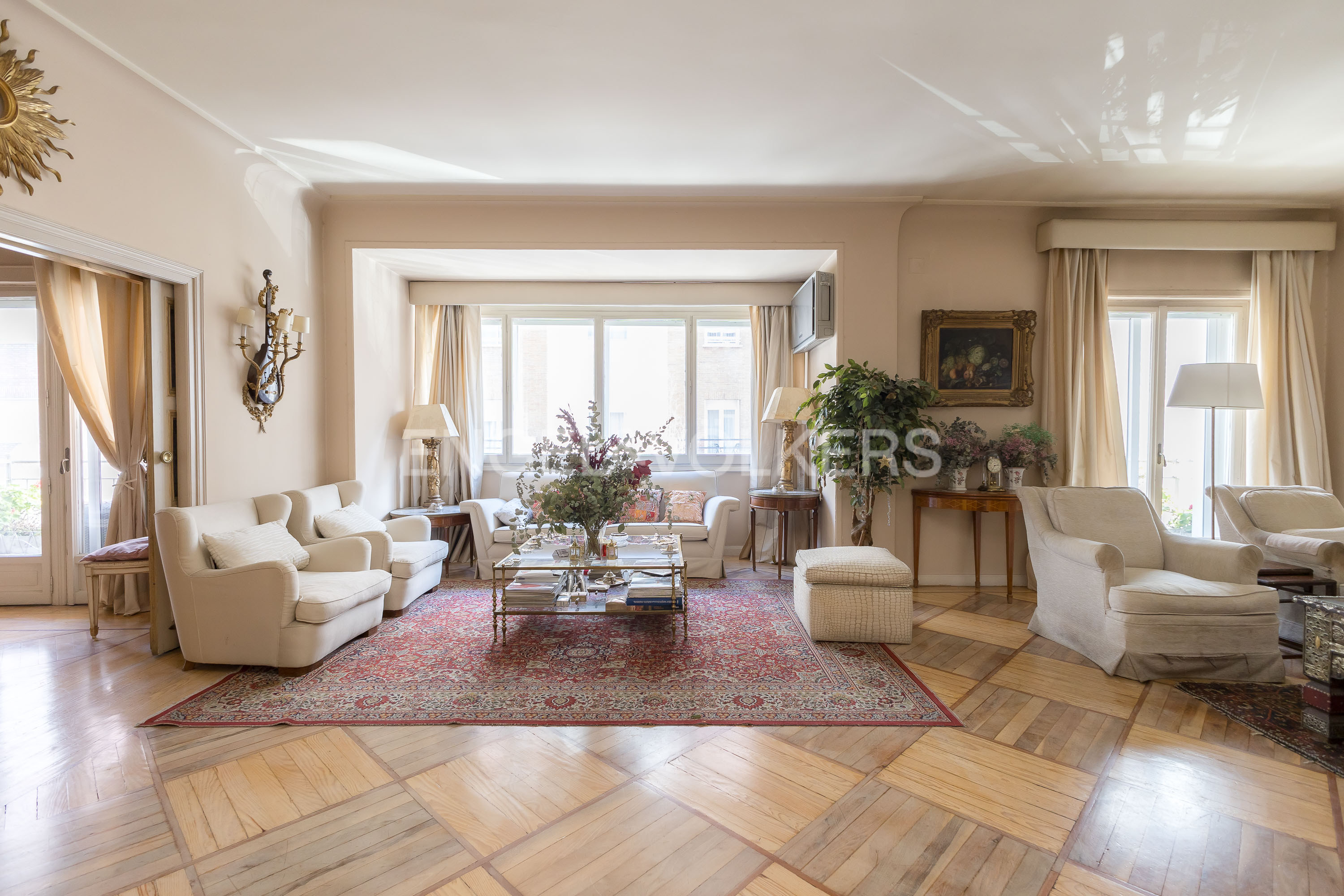 Spectacular property to renovate with garages next to Chamberí Square