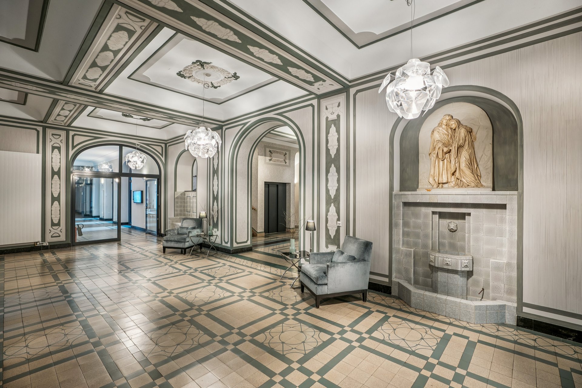 Luxury 5-room apartment in the Kameha Residences