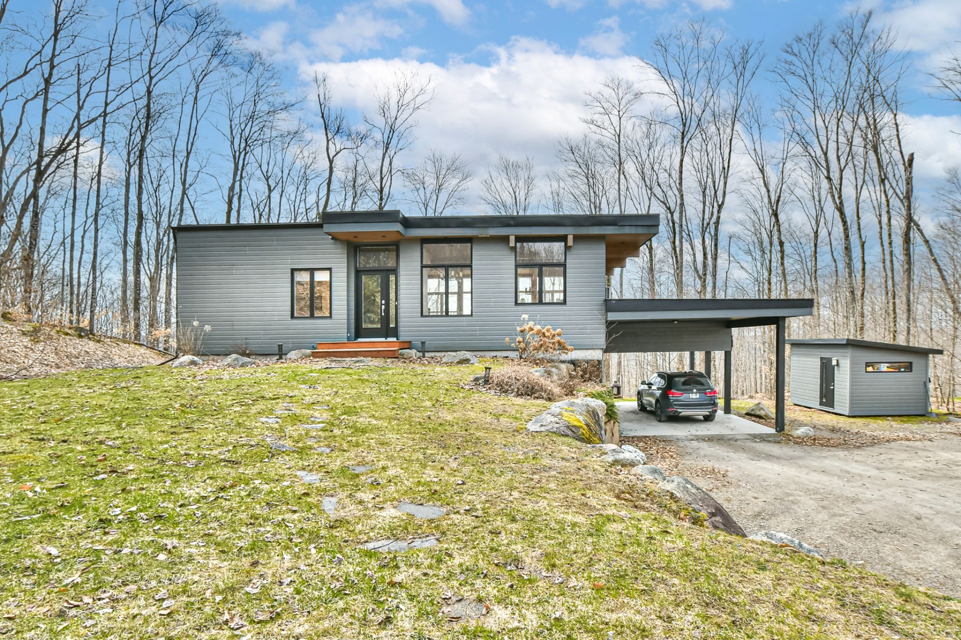Contemporary residence