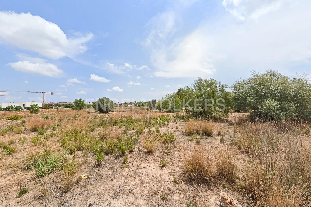 Land with a project and building license in Torre en Conill, Bétera