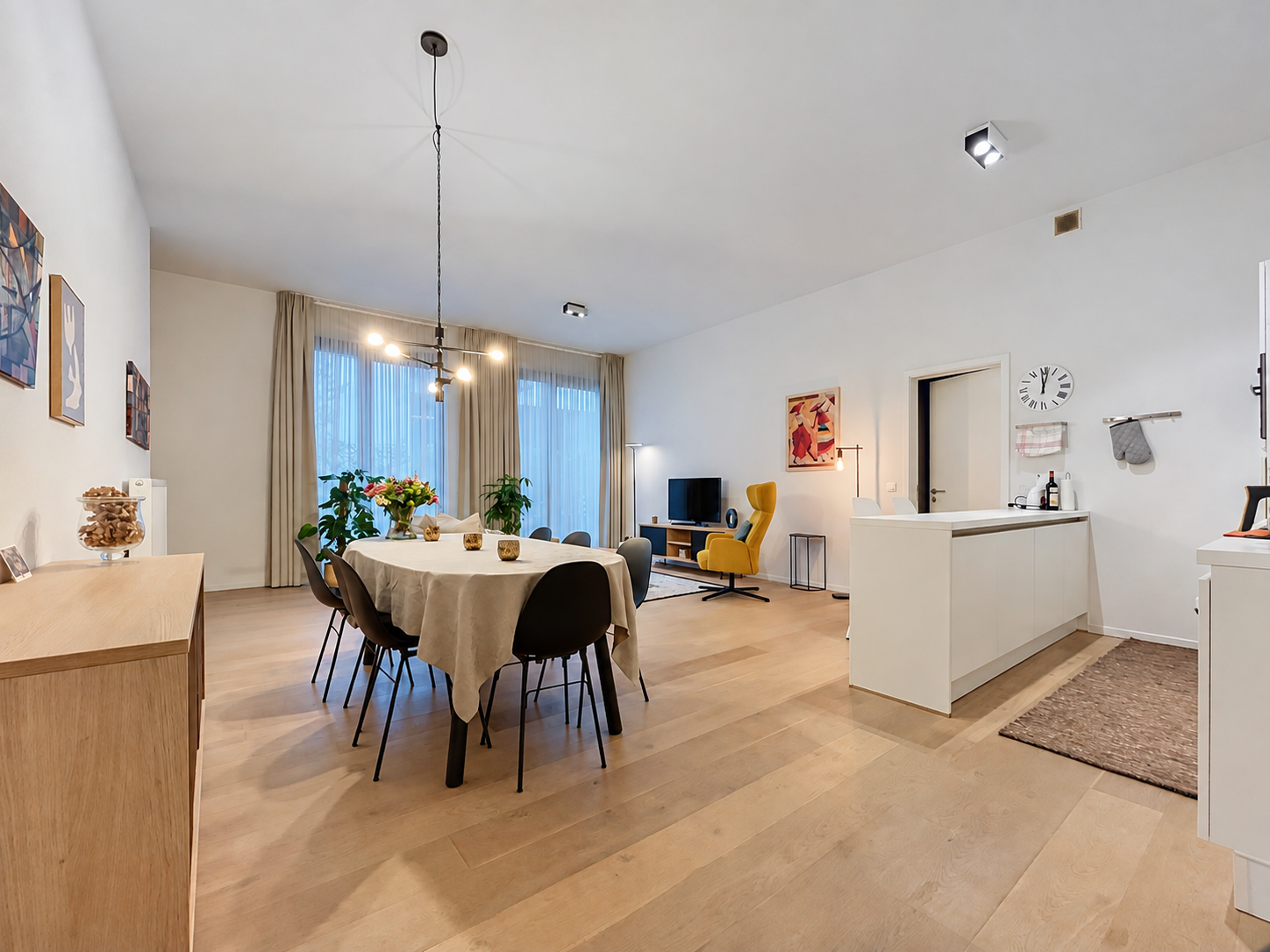 Prachtig appartement met 2 slaapkamers met parking, gelegen op een steenworp van de Europese instellingen