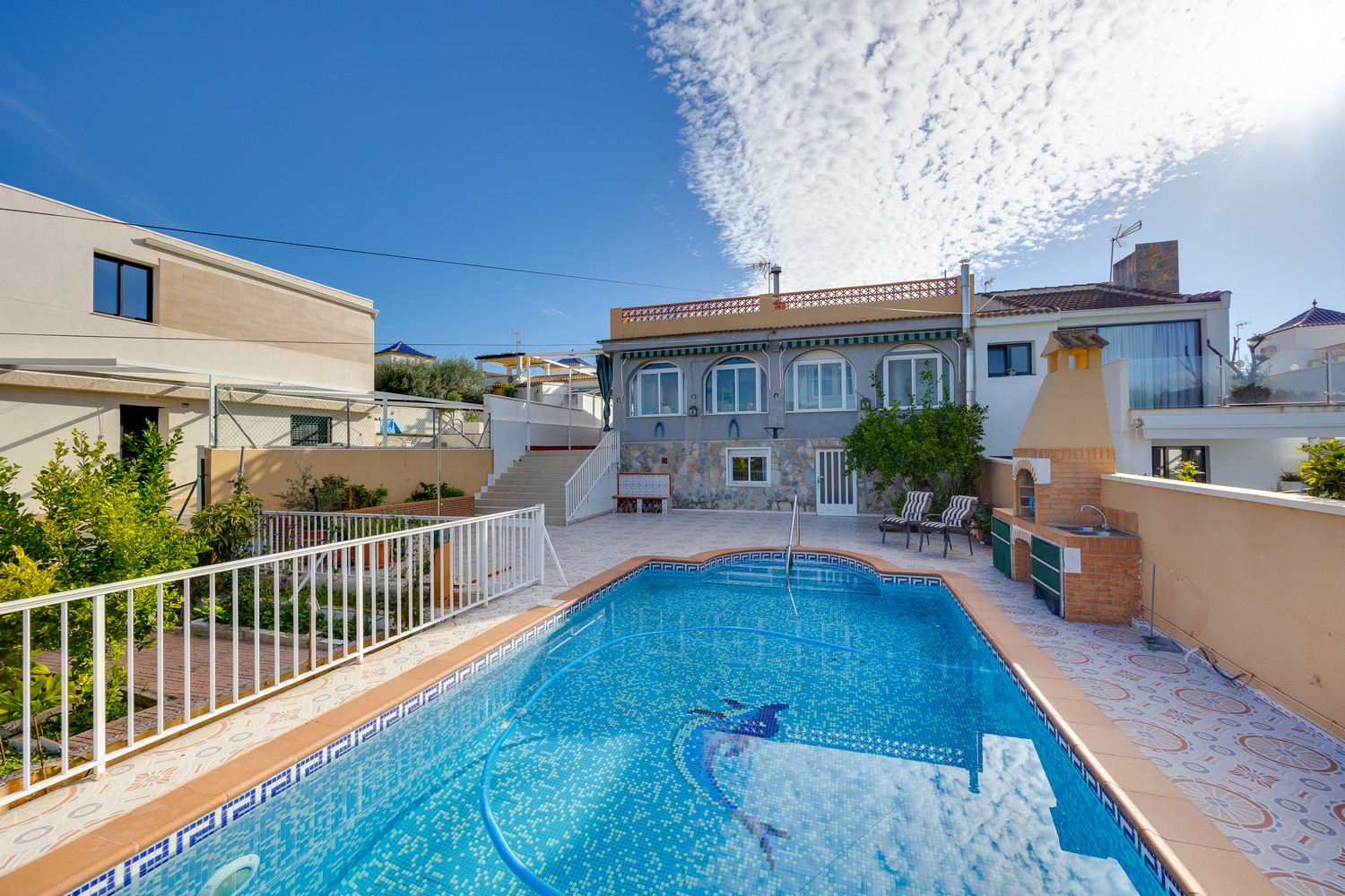 CHALET CON PISCINA Y GARAJE EN LOS BALCONES