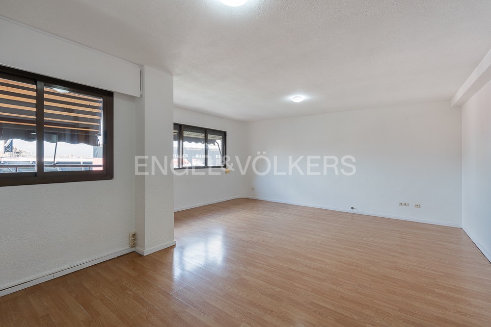 Luminosa vivienda en Avenida de Aragón