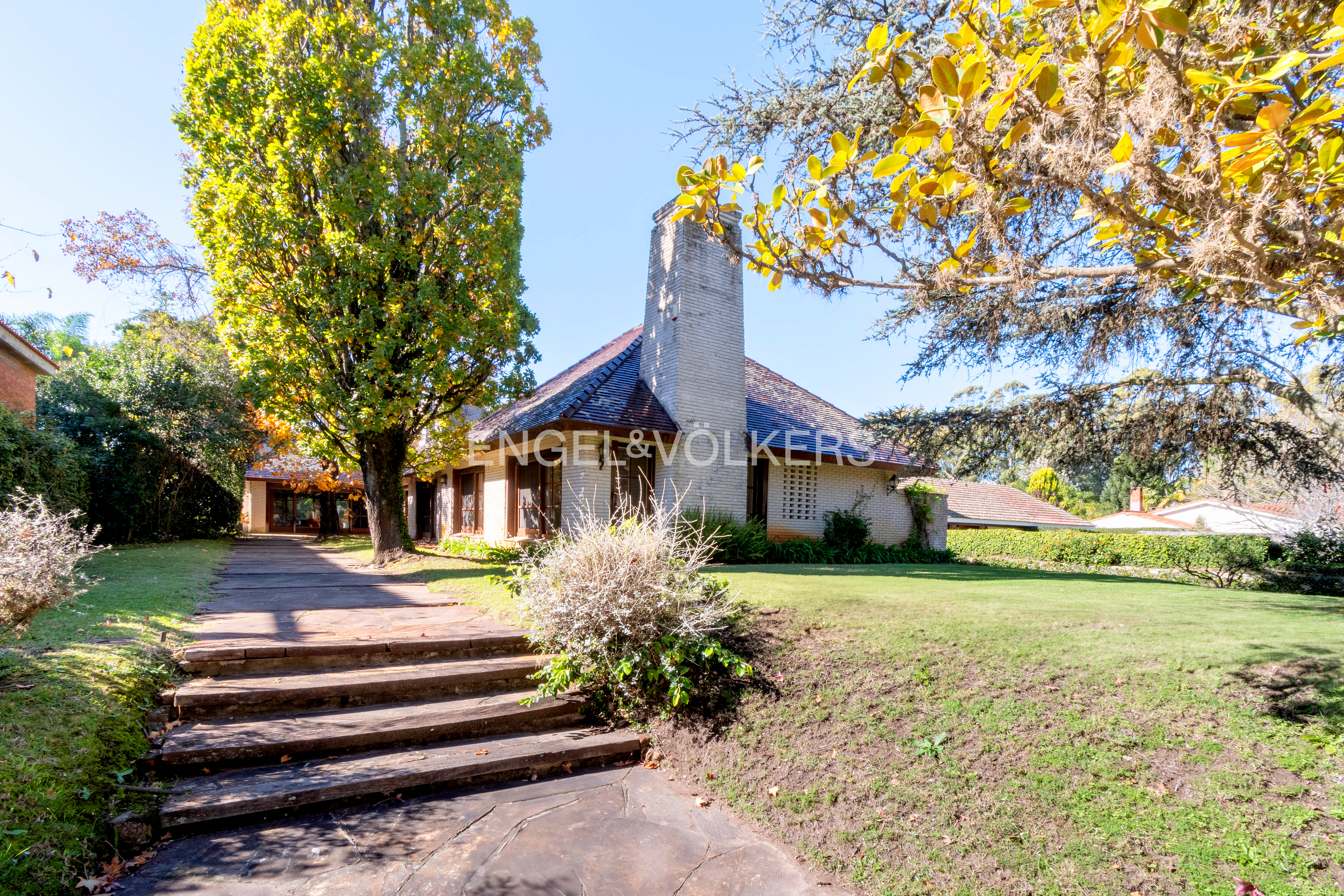 Casa en venta en Carrasco Sur con magnífico terreno
