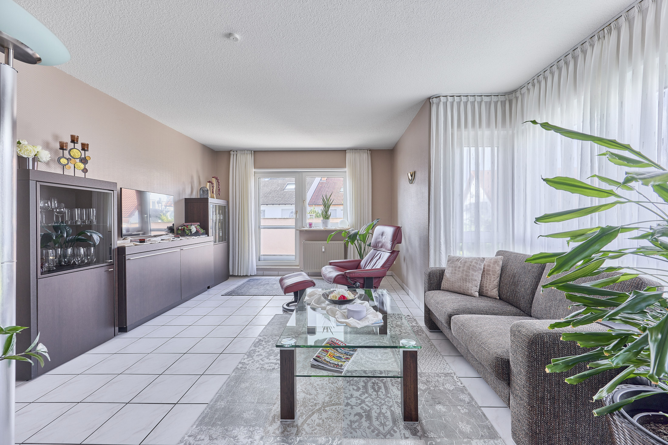 Großzügige Maisonettewohnung mit Balkon und Dachterrasse in gepflegtem 4-Parteien-Haus!