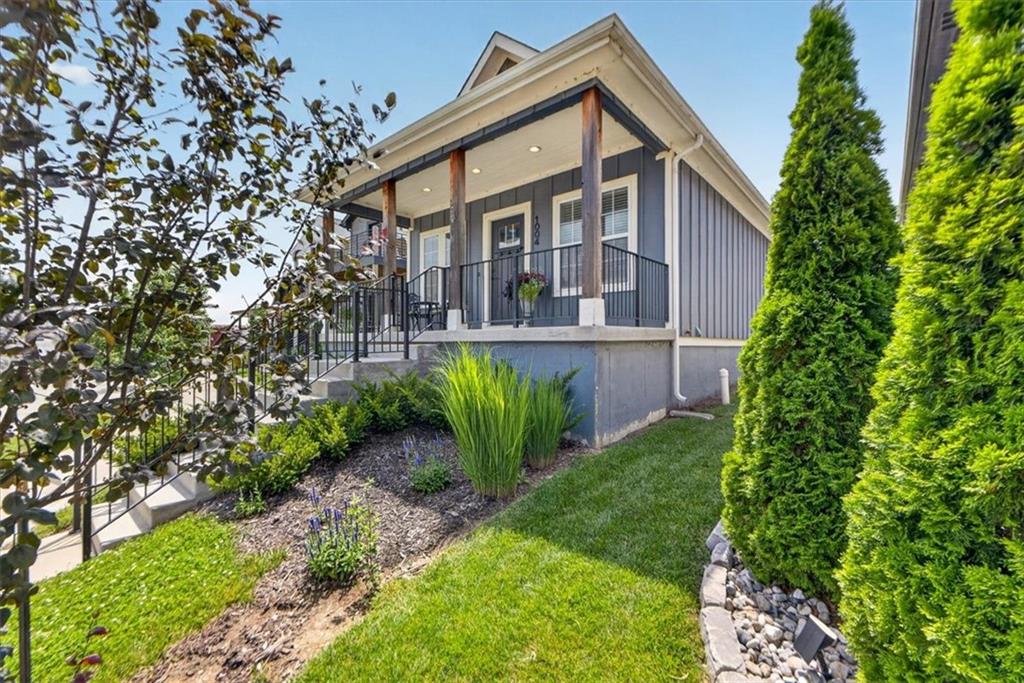 Comfort, Charm, and Room to Gather