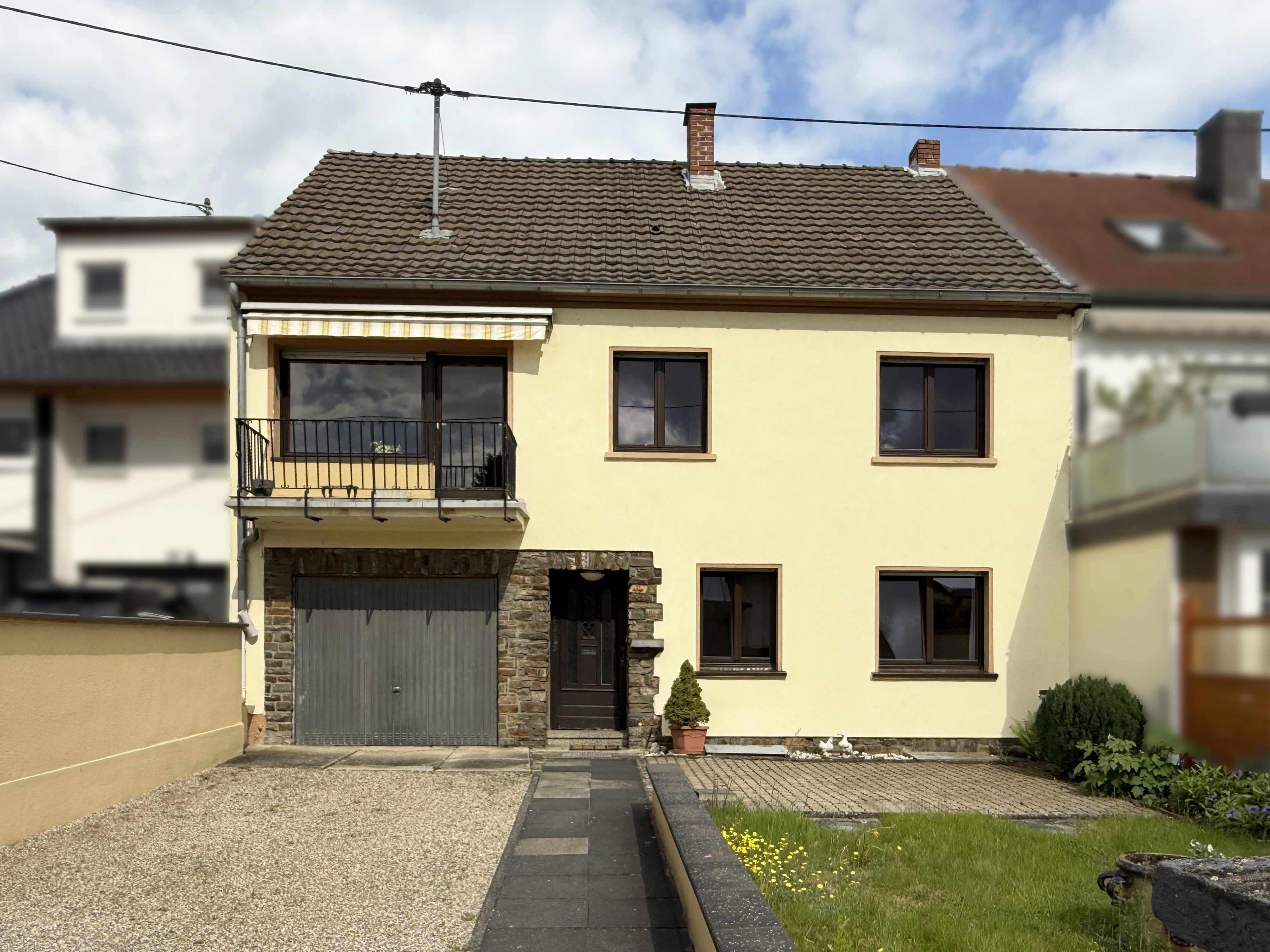 Solides Zweifamilienhaus in bevorzugter Wohnlage