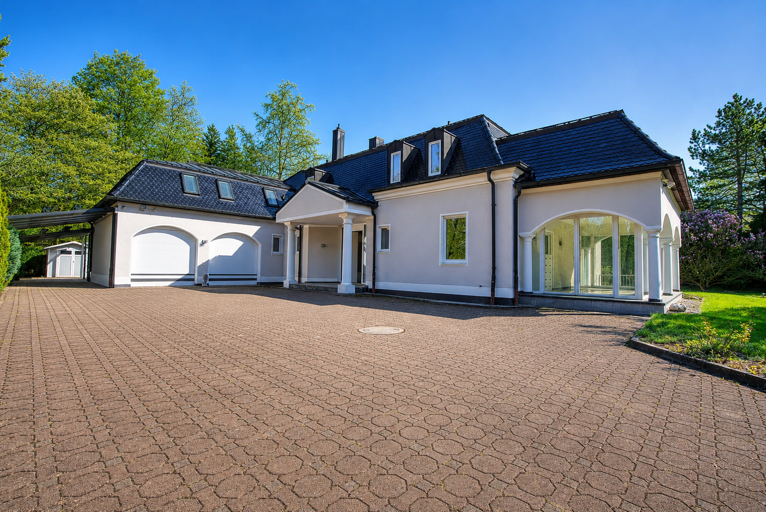Großzügige Villa auf seltenem Grundstück in Grünwald