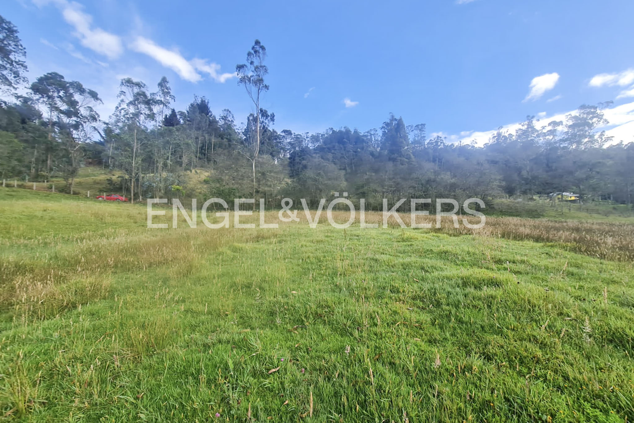 Lote con vista al Río Teusacá en un entorno natural y vista a las montañas.