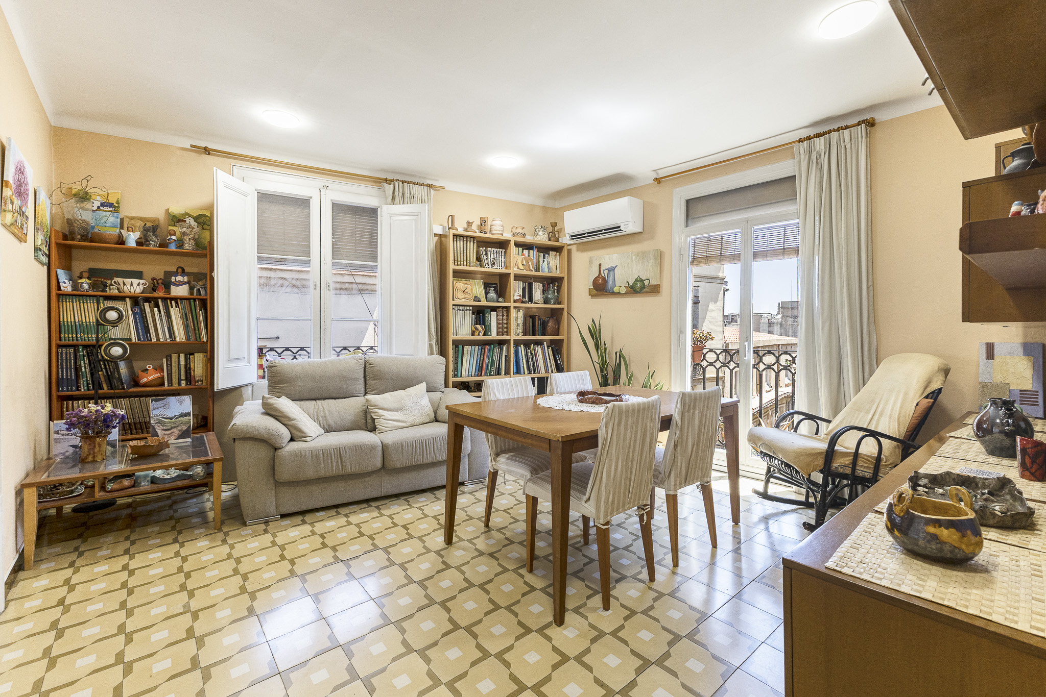 Fantástico apartamento señorial y luminoso en el Gòtic con gran potencial de reforma