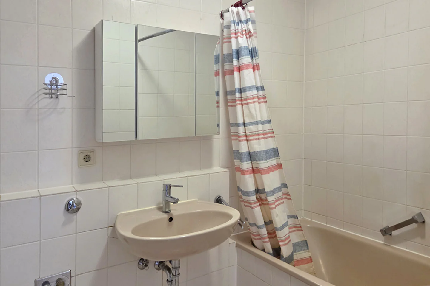 Stadtnahe 3-Zimmer-Wohnung mit Balkon und zwei TG-Stellplätzen - Foto 4