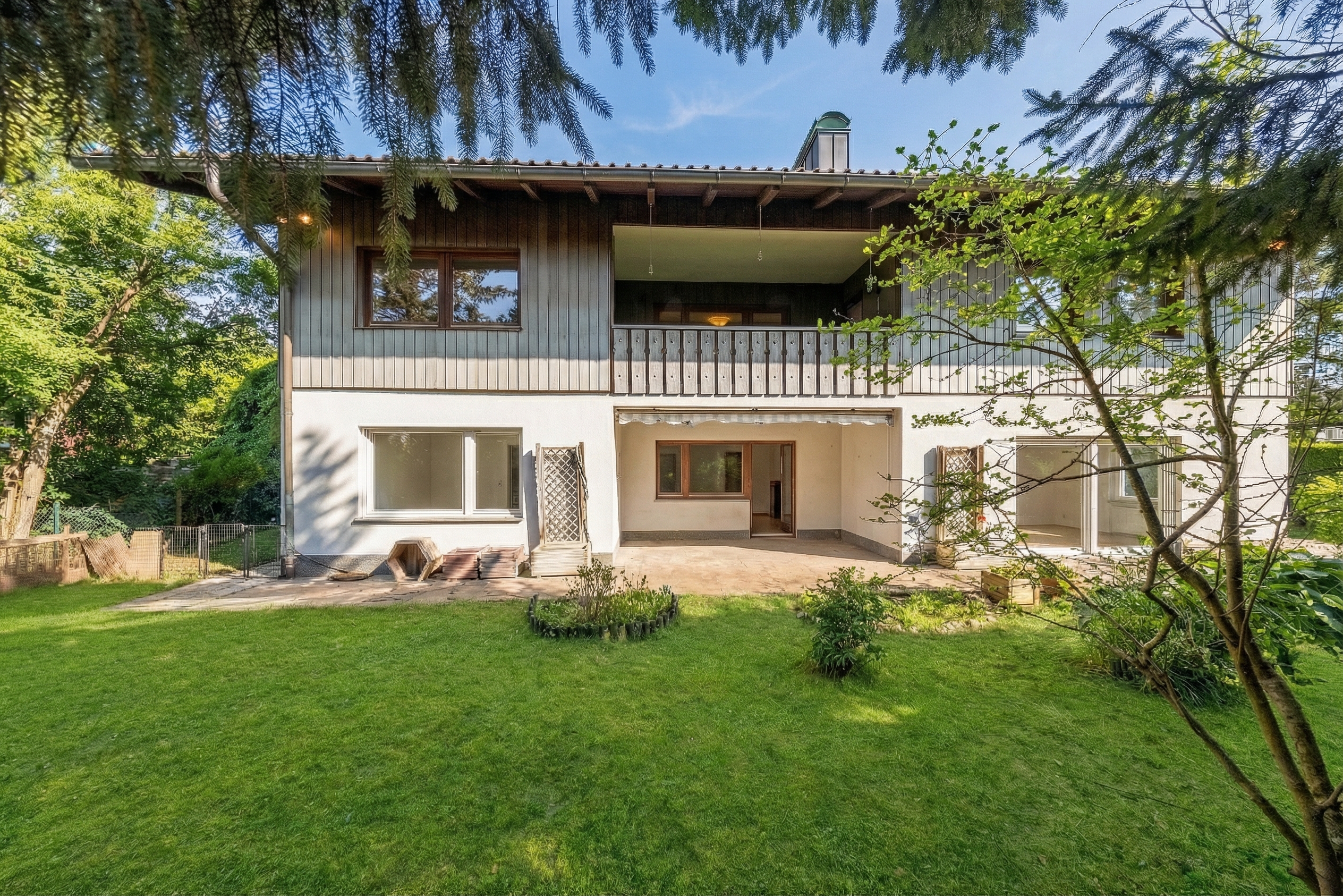 Seltene Gelegenheit im Isartal: Sanierungsprojekt mit zwei Wohneinheiten in Pullach