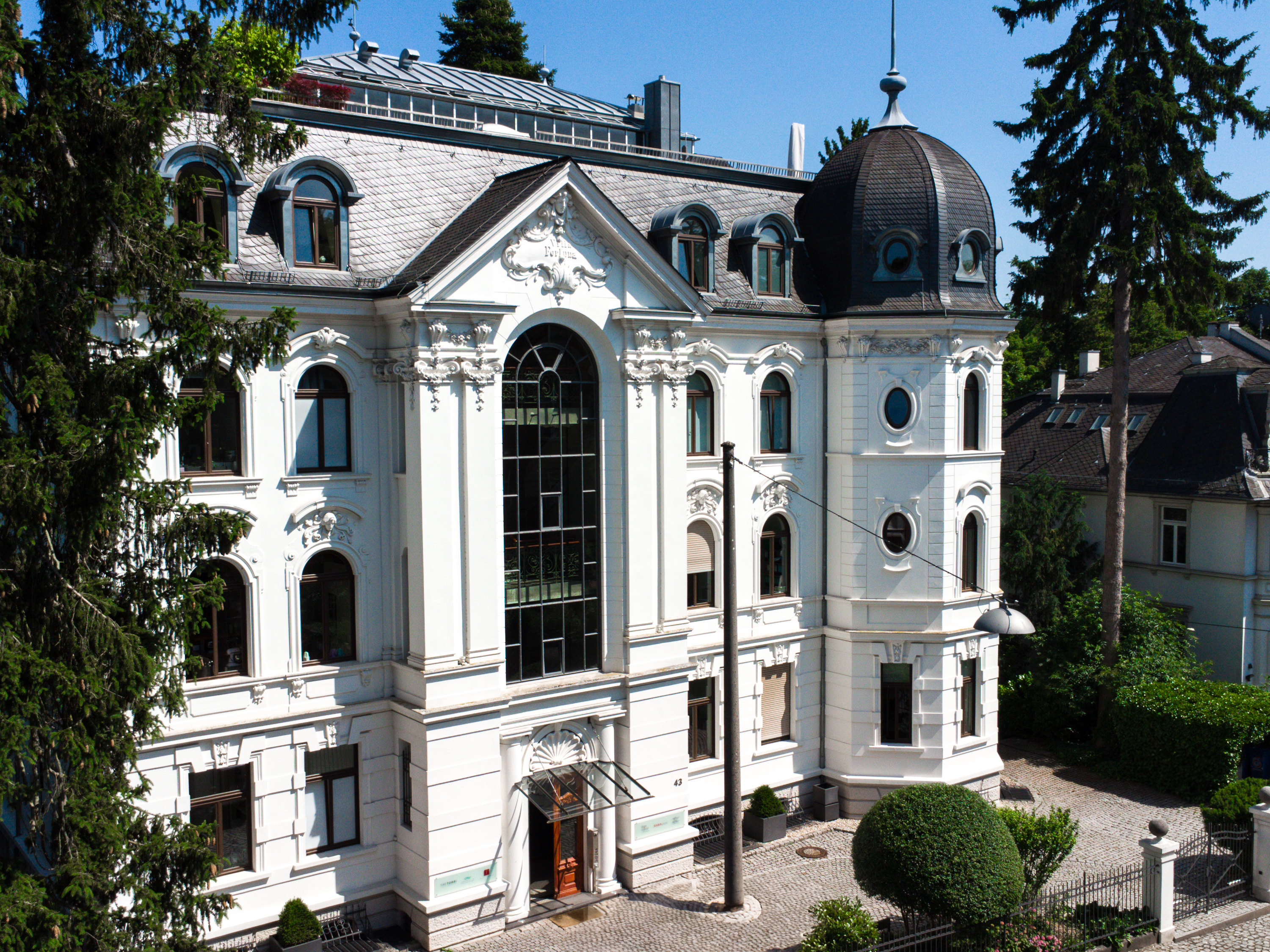 Volltreffer! Barrierefreie, repräsentative Etagenwohnung in der Villa Fortuna