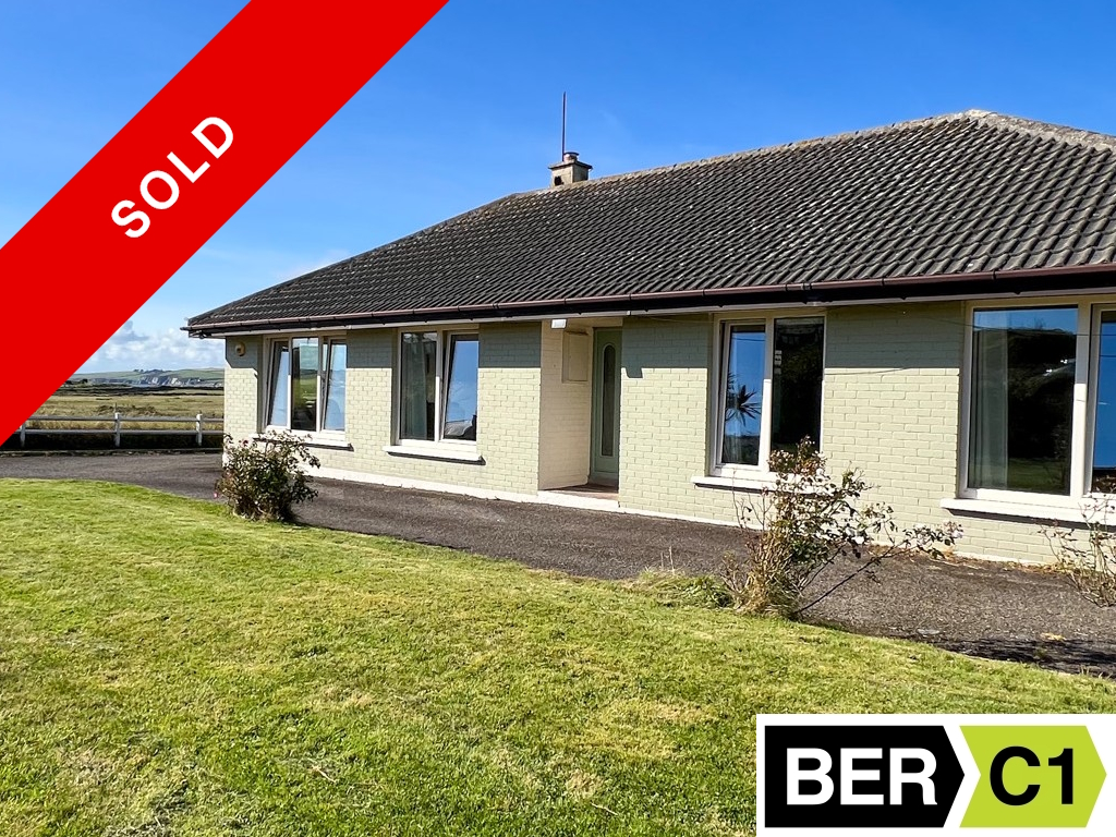 Attractive Four-Bedroom Bungalow Near Garrylucas Beach