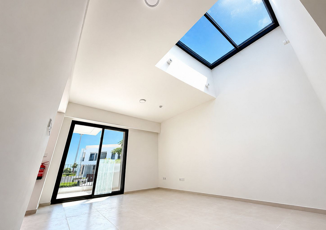 Premium location | Glass ceiling | Available