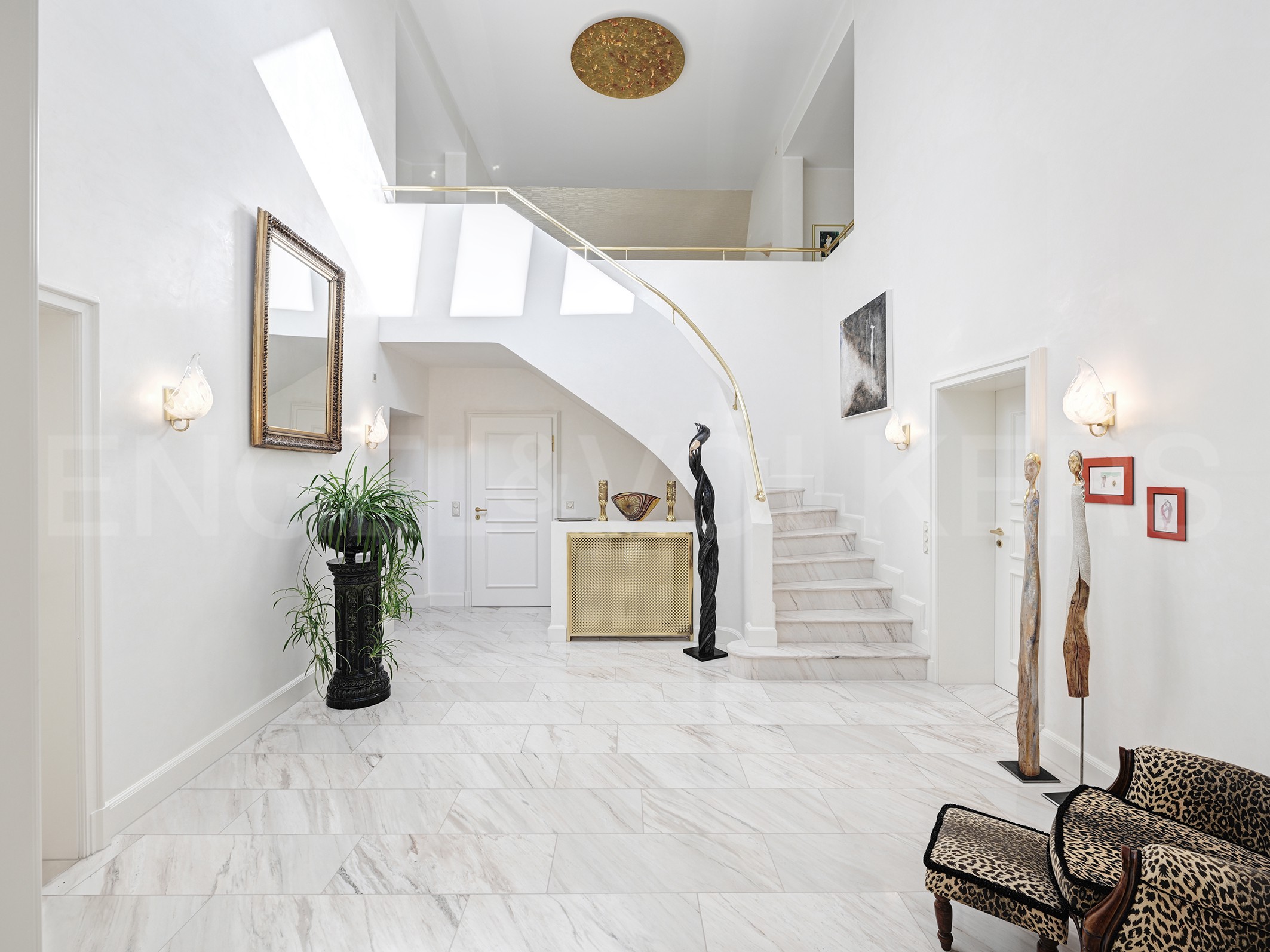 Discreet residence on a dream plot