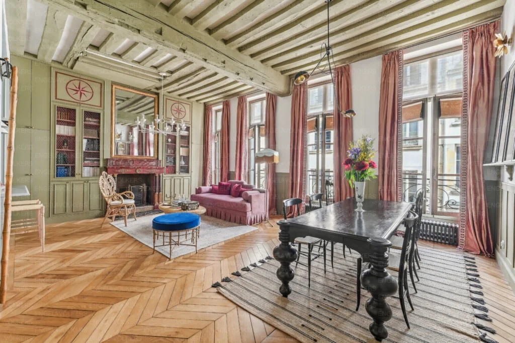 Paris IV - Exceptional apartment with refined decoration - Ile Saint-Louis