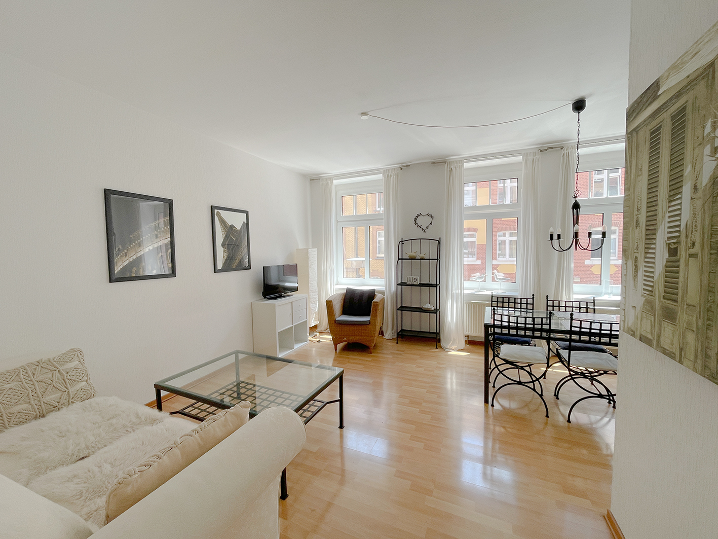 Bezugsfreie, möblierte Stadtwohnung mit Balkon, Aufzug und Stellplatz!