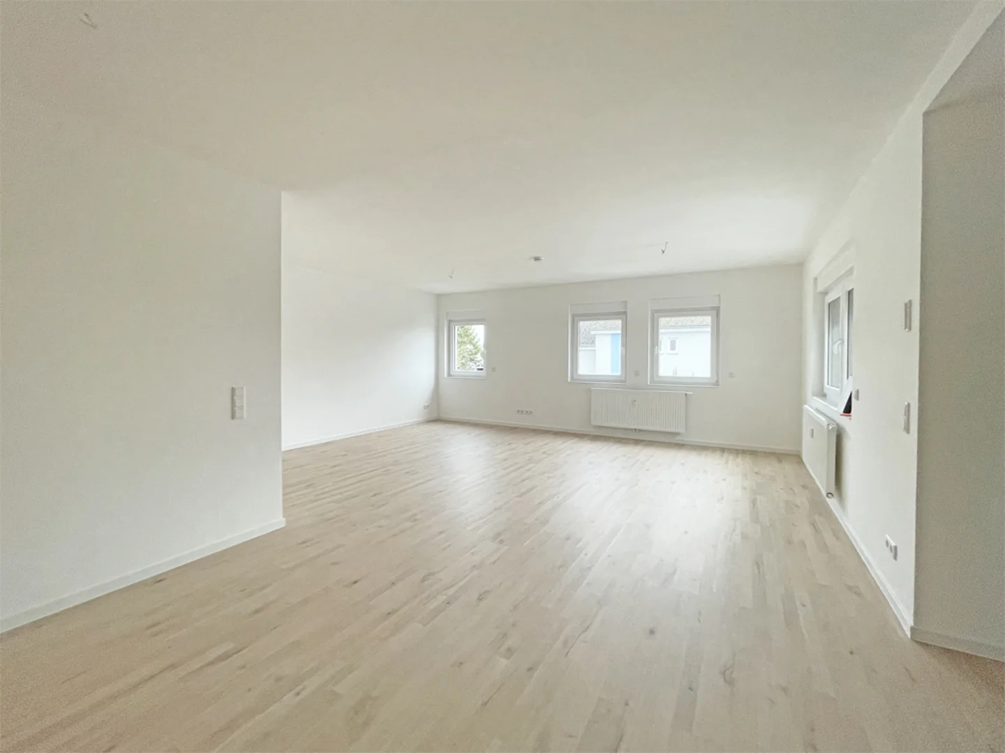 Top-moderne 3- Zimmer Wohnung in zentraler Lage - Photo 1