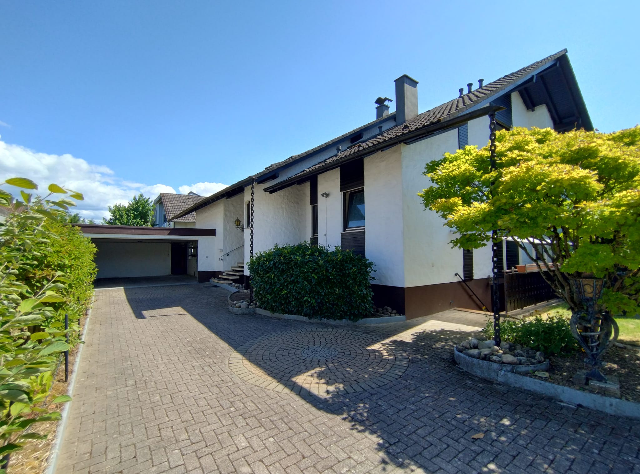 Großzügiges Ein- bis Zweifamilienhaus mit Wintergarten & Traumgarten in Renchen