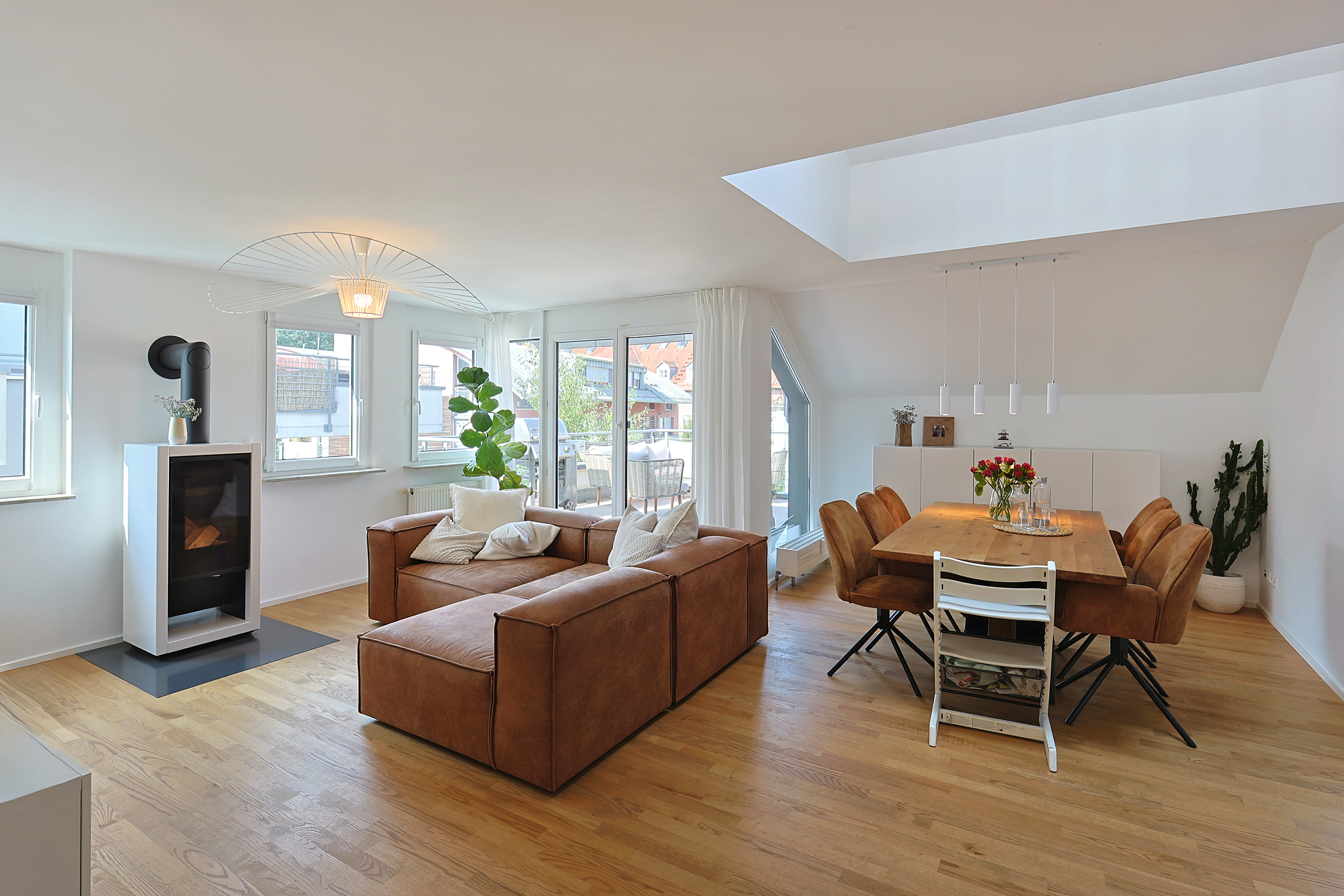 Modernes Familienwohnen am Salonwald: 5,5-Zimmer-Maisonette mit Dachterrasse