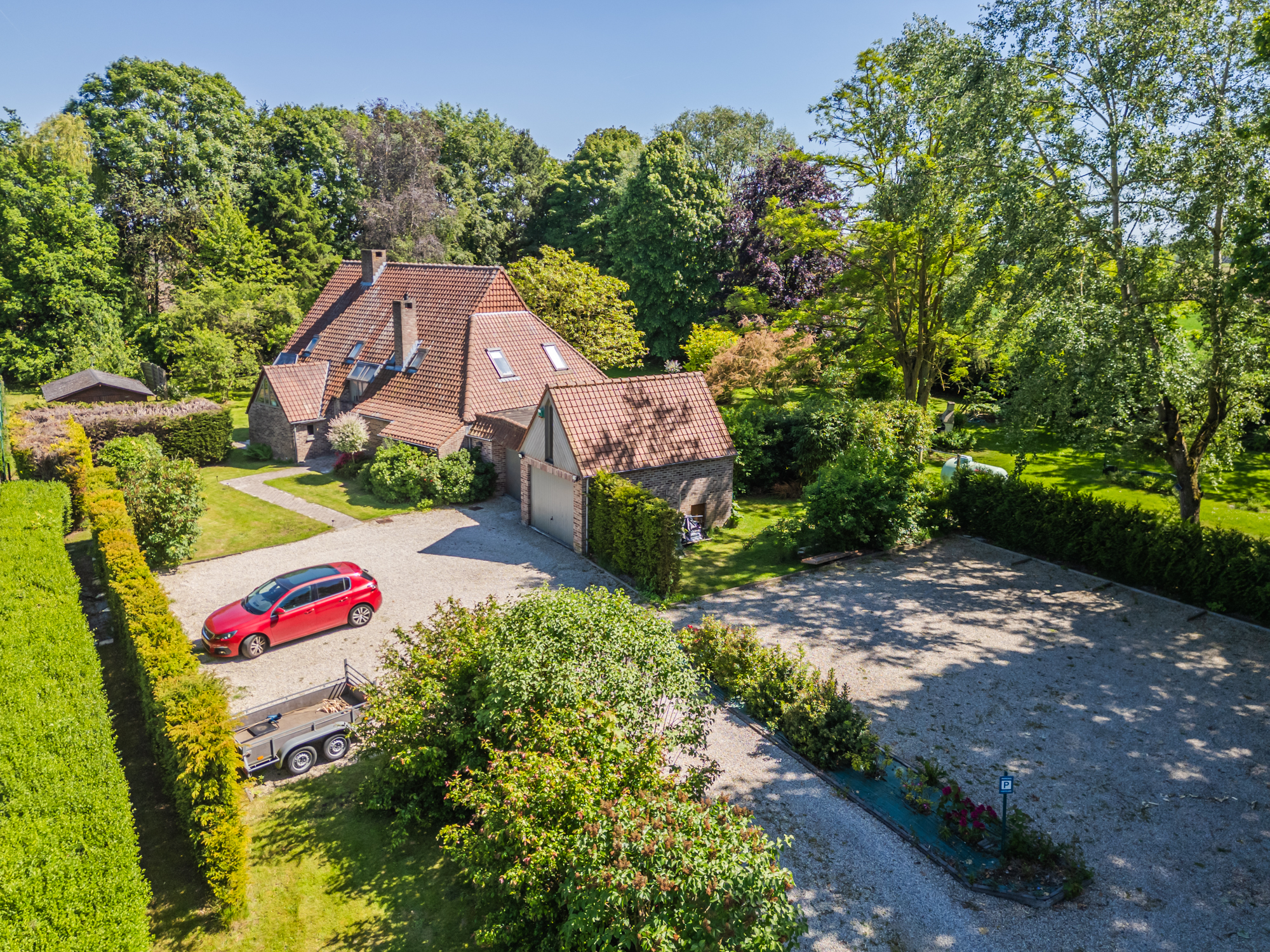 Magnificent villa bordering open fields