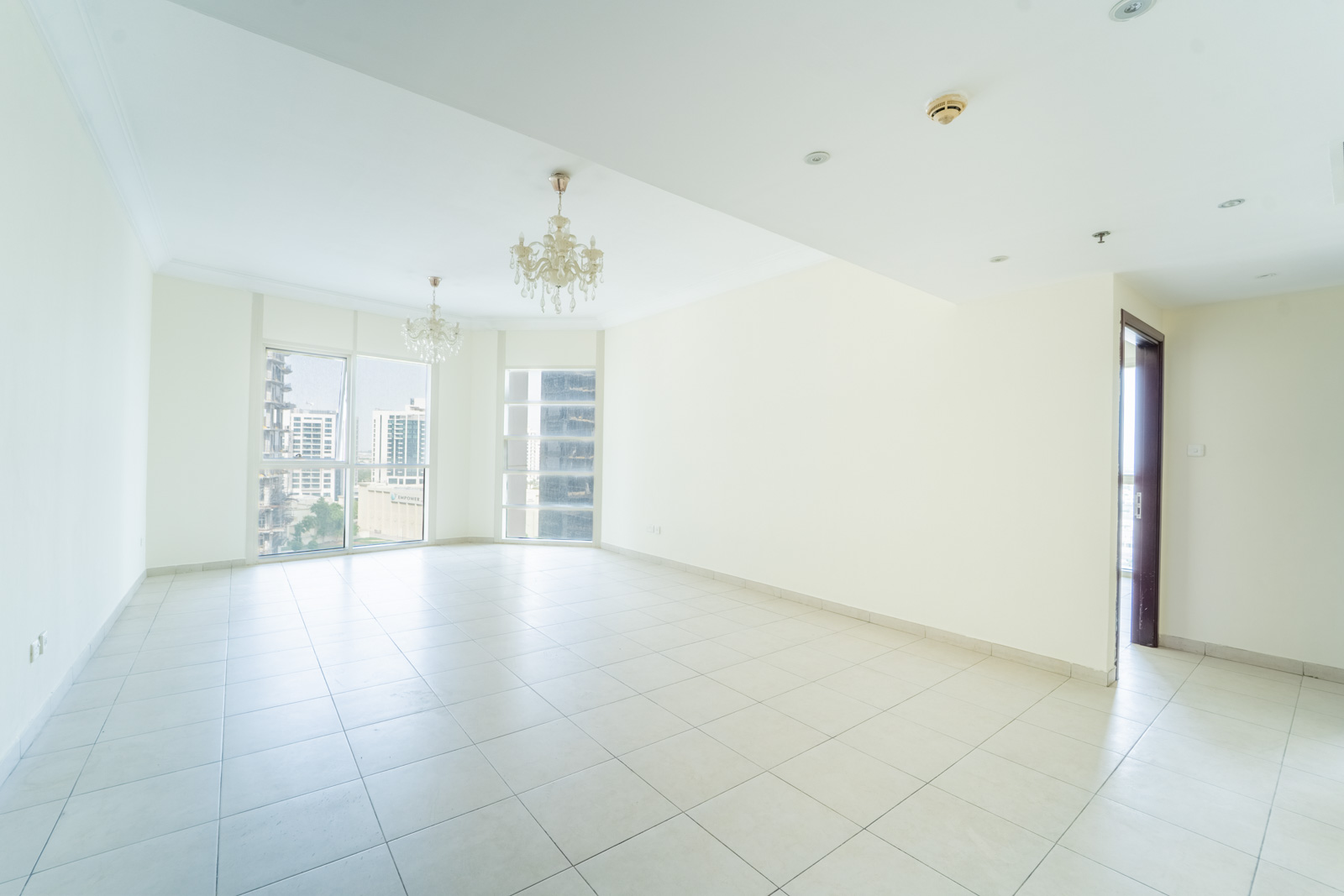 SPACIOUS I LUMINOUS I UNFURNISHED I LOW FLOOR