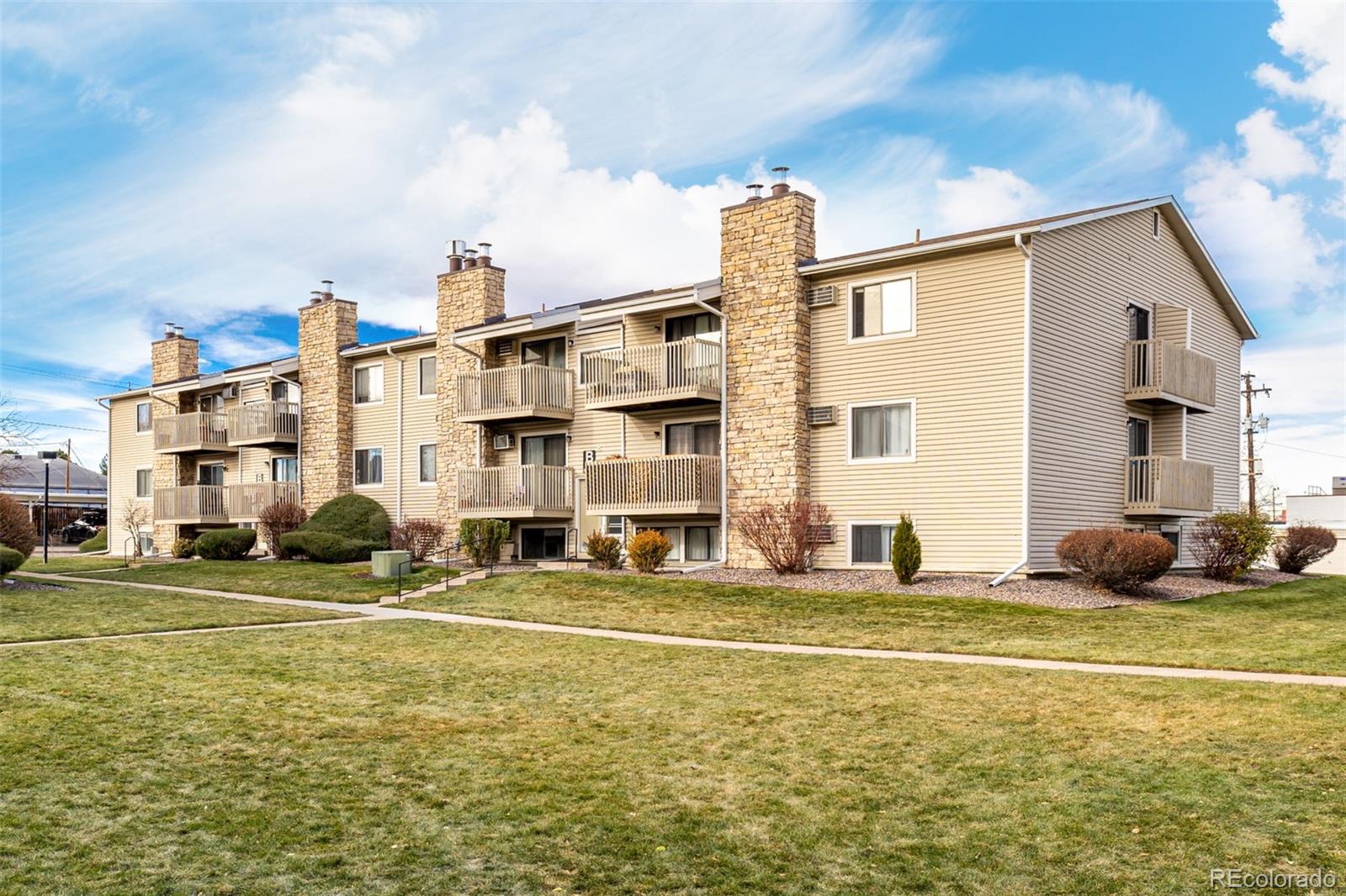 Bright Garden-Level Condo in Prime Location