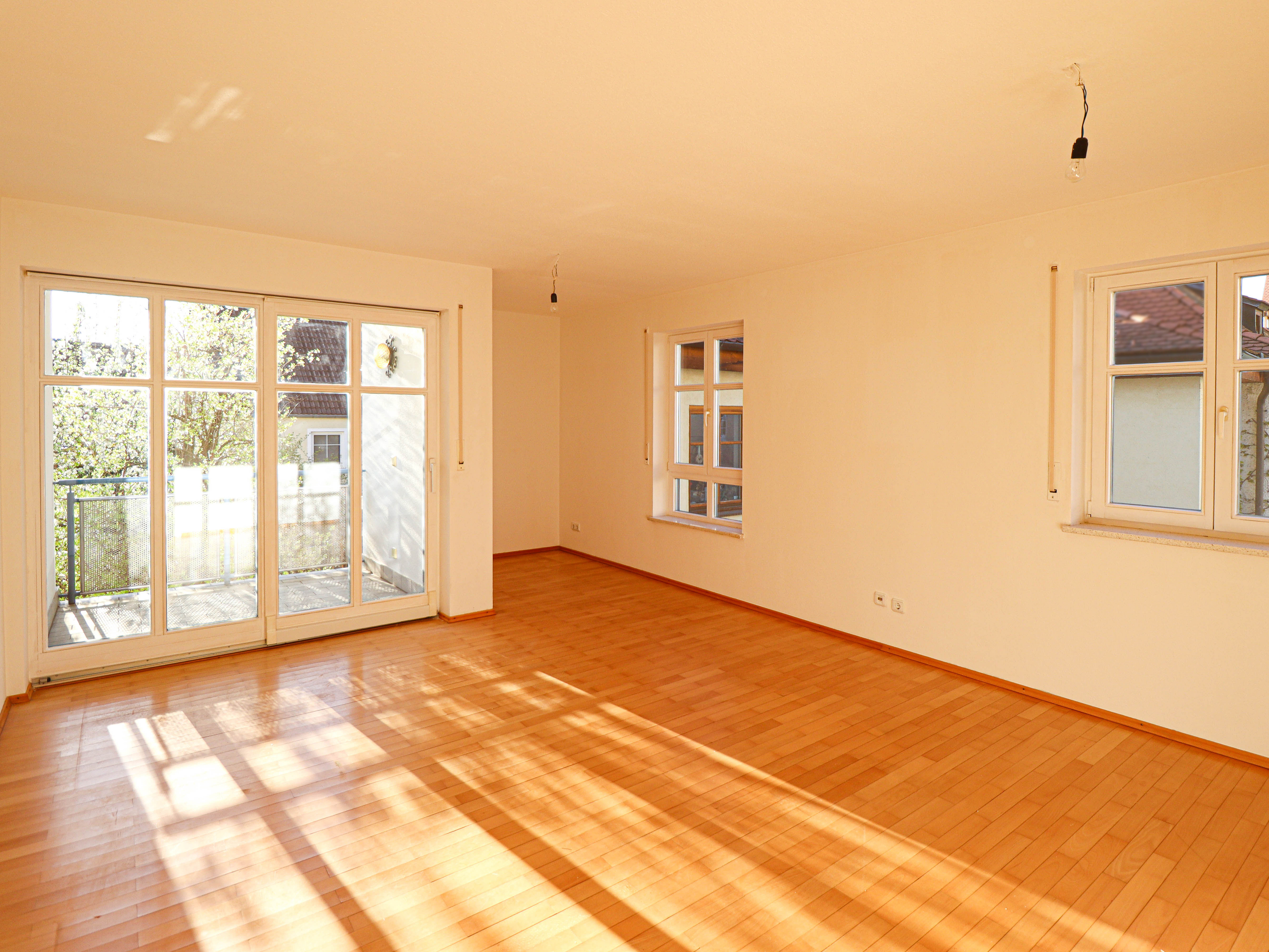 Sonnige 2-Zimmer-Stadtwohnung mit Loggia und Aufzug in zentraler Lage