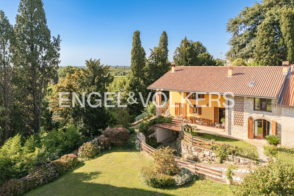 Renovated beautiful House with private garden