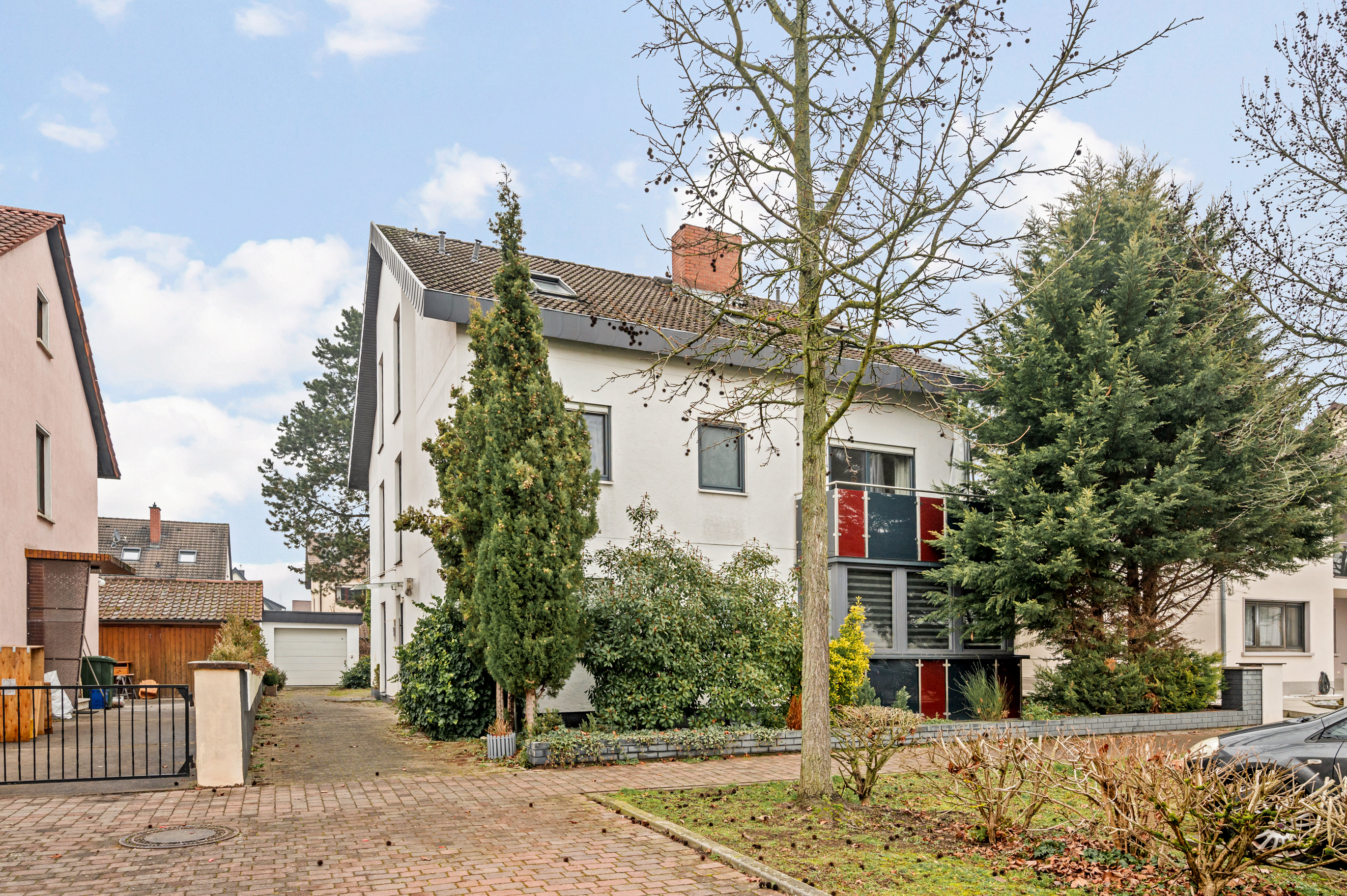 Solides 3-Familienhaus mit 300 m² Wohnfläche und zwei leerstehenden Einheiten!