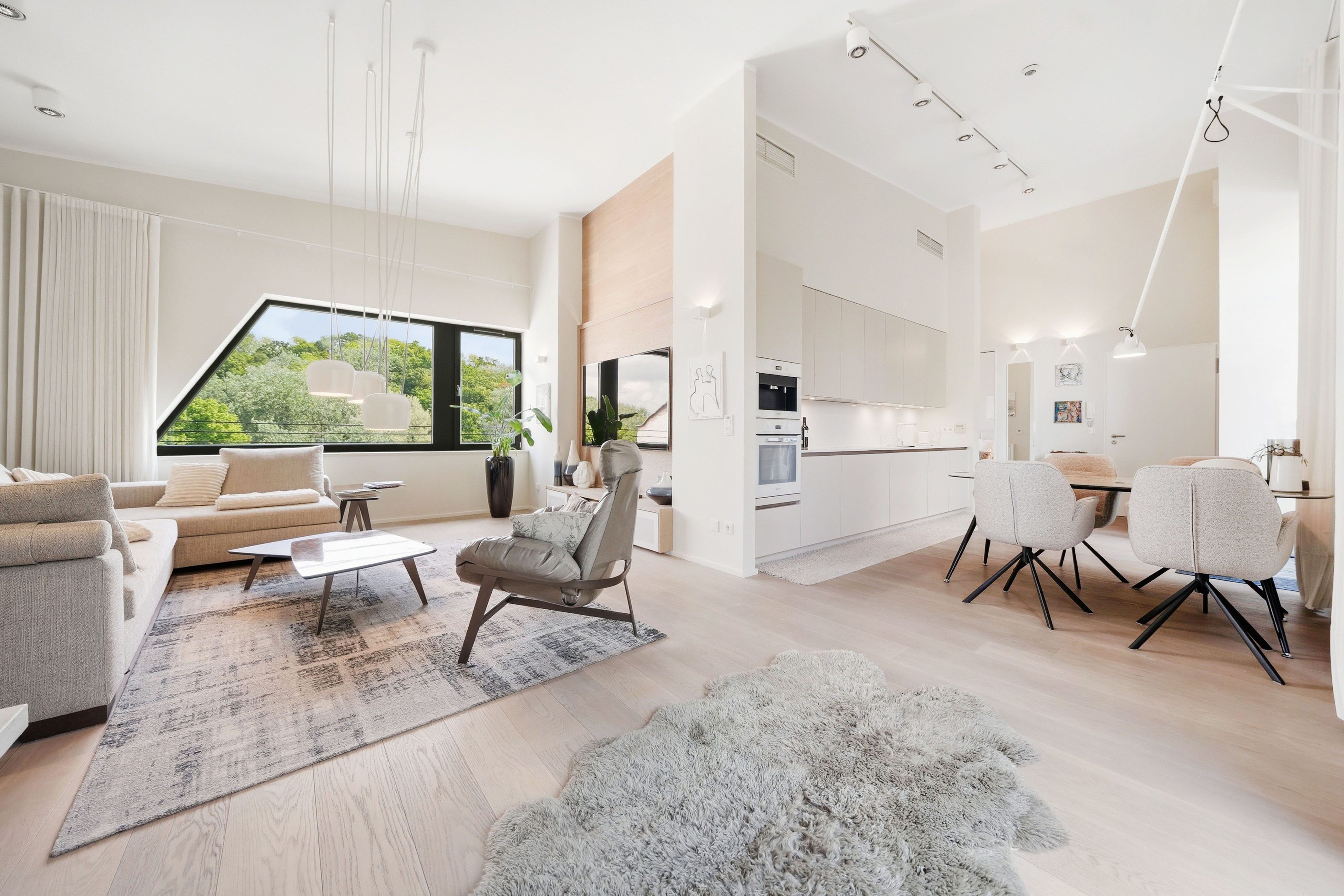 Möbliertes Penthouse mit Sonnenterrassen, Sauna und Kamin