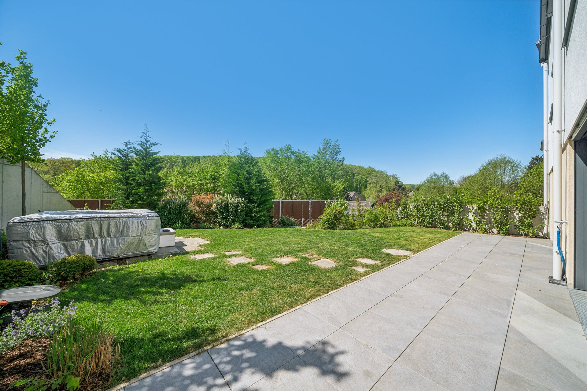 Modern 4-room garden apartment in a green setting – exclusive Lederleitner garden incl. whirlpool!