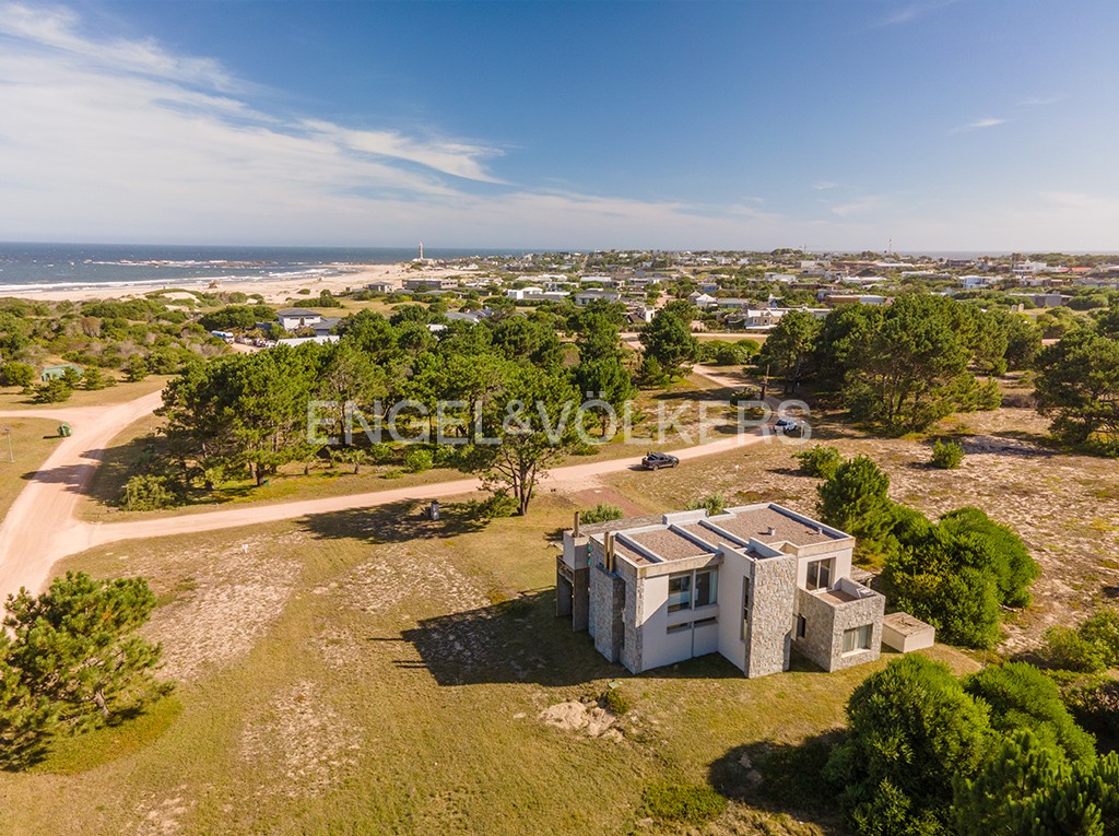 Solid house in Village del Faro