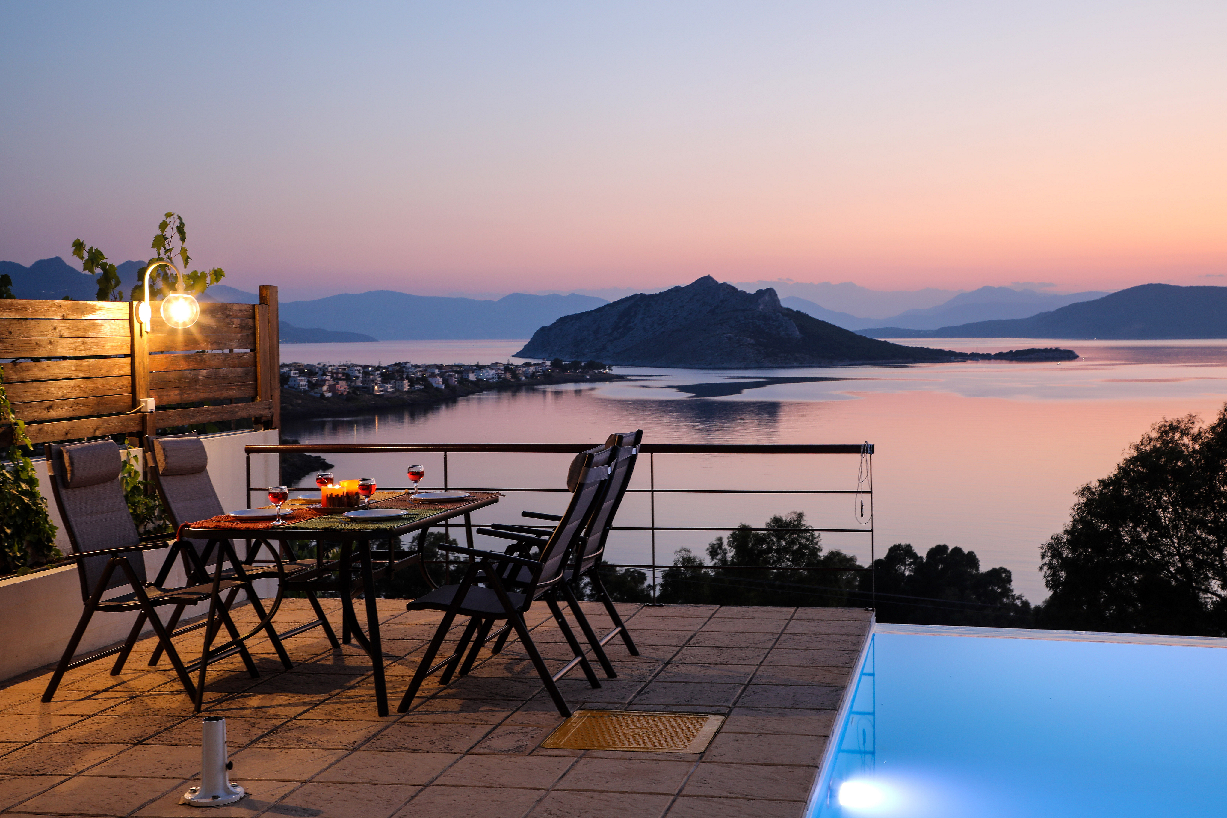 Exklusive Anlage am Meer mit 2 unabhängigen Villen und Infinity-Pool auf Ägina