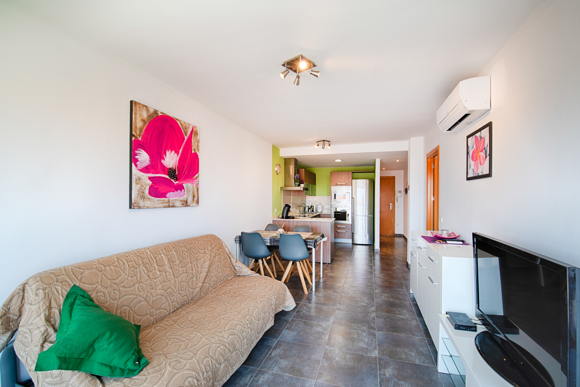 Apartment with communal pool near the sea – Gran Reserva