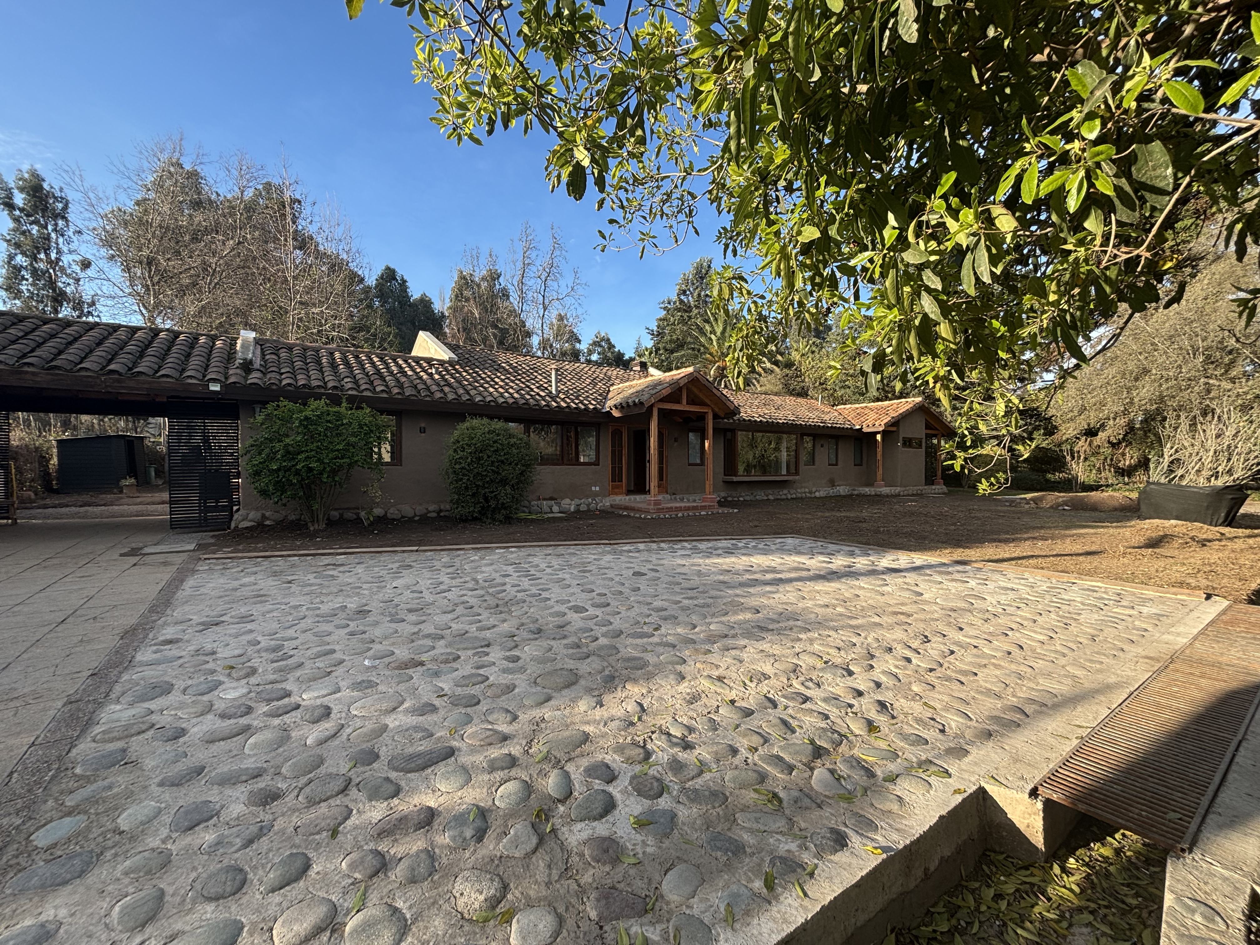 Casa Chilena con Parque en Calera de Tango