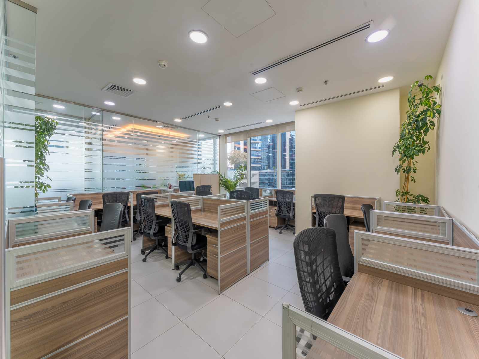 Fully Furnished  |  Grade A  |  Corner Unit