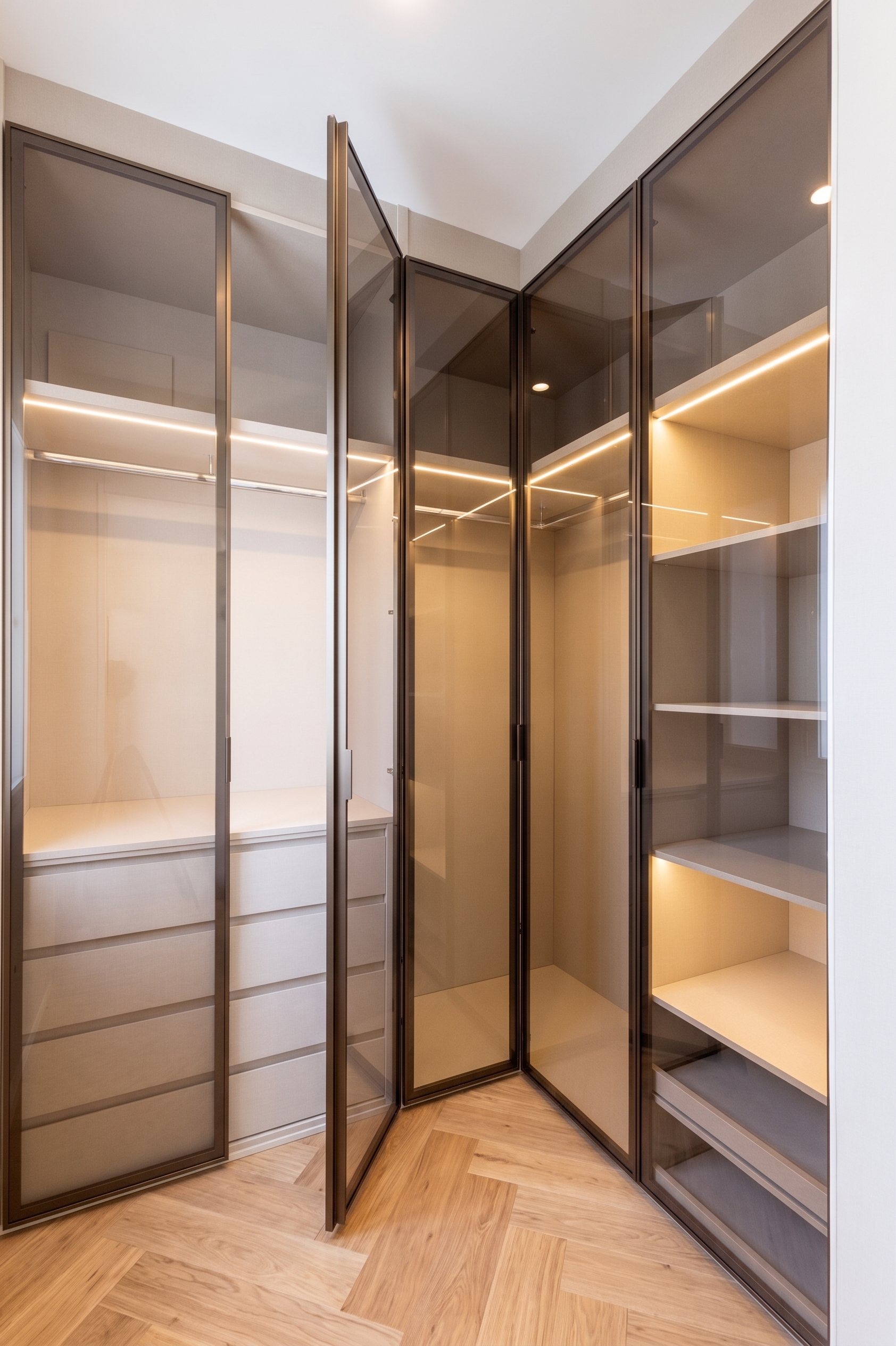Renovated penthouse in Ibiza neighborhood, 1 min from Retiro Park [AI-modified]