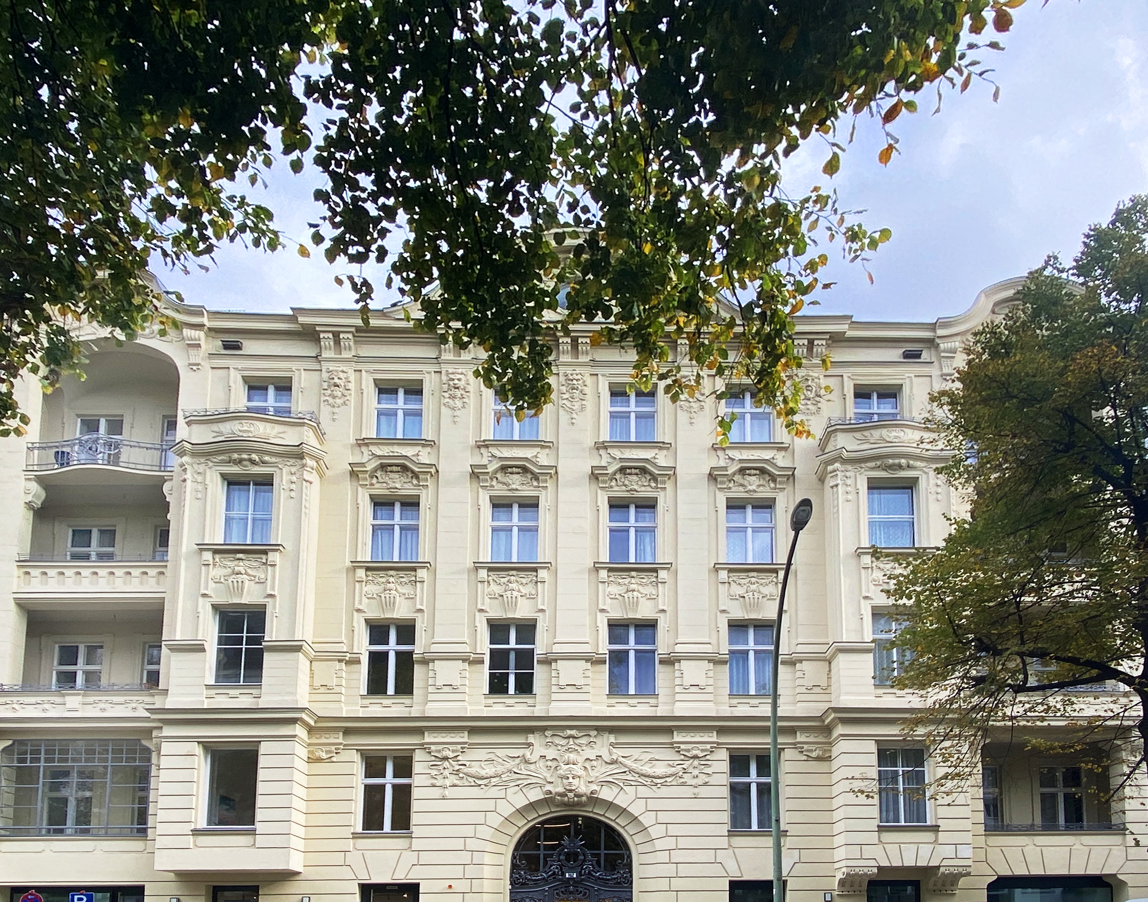 Loftartiges Dachgeschoss                                             in saniertem Altbau                            nahe des Ludwigkirchplatzes