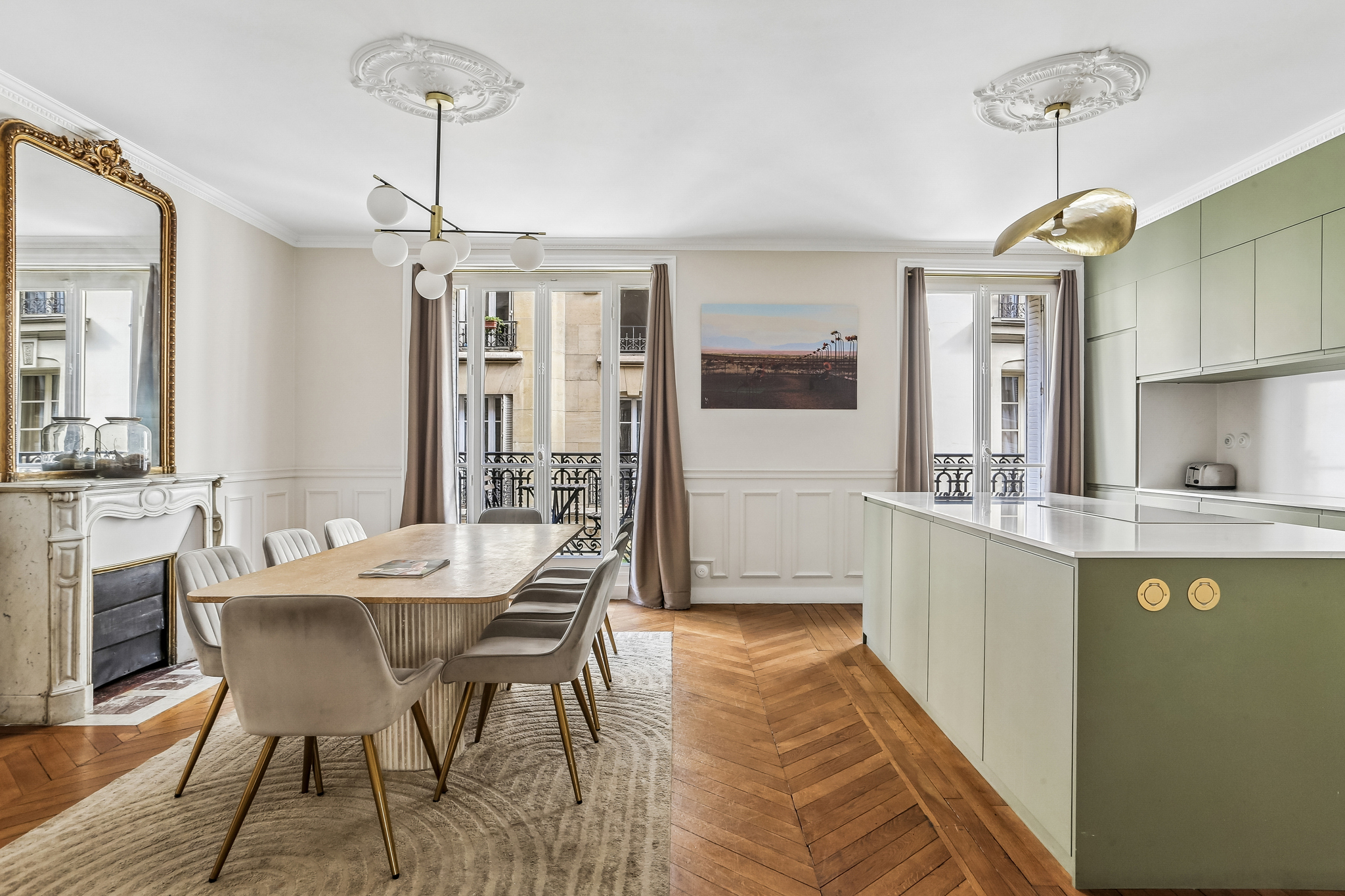 5-Bedroom Family Apartment - Historic Marais