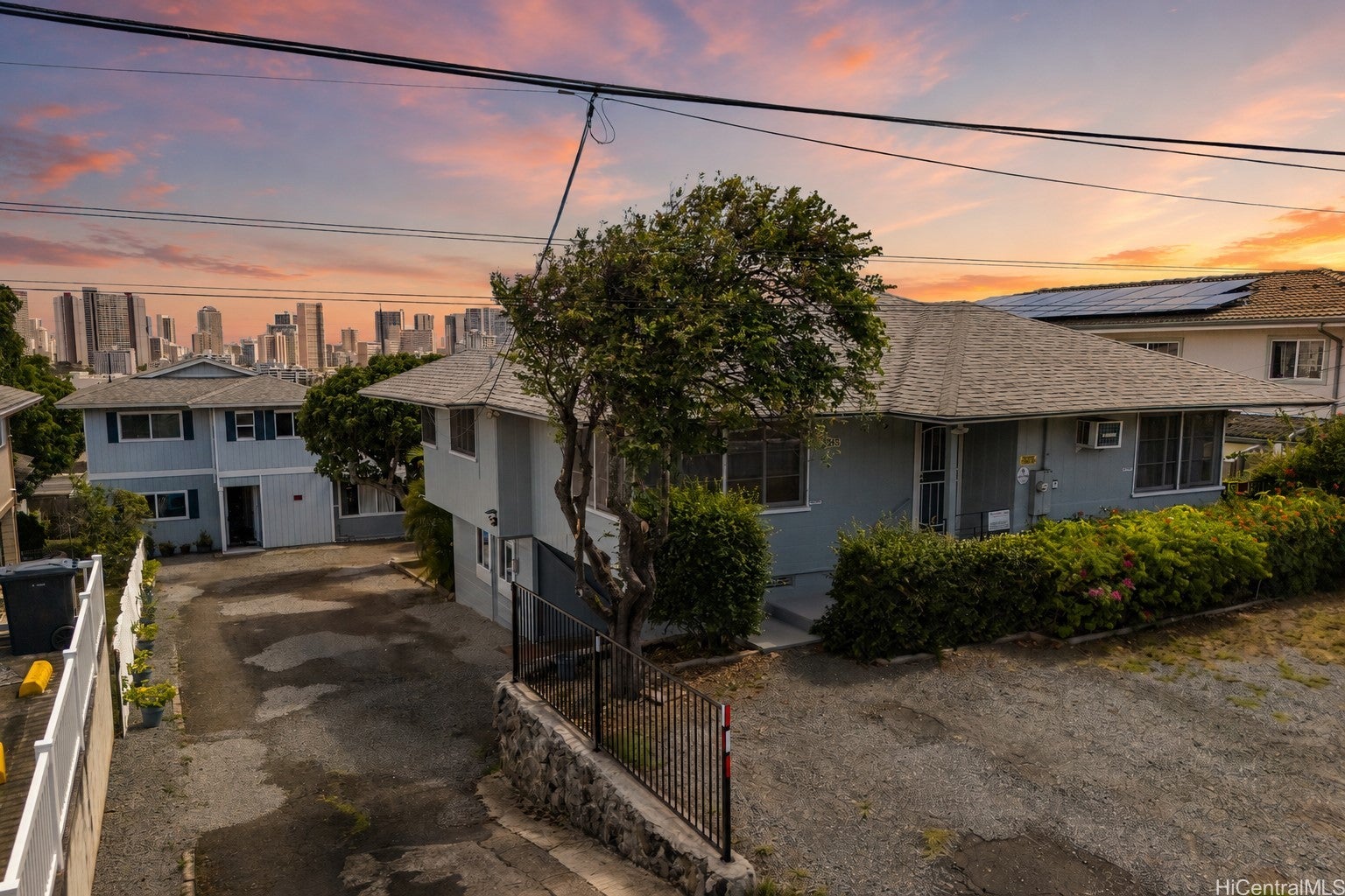 Extended family or investment: 2 dwellings in lower Manoa!