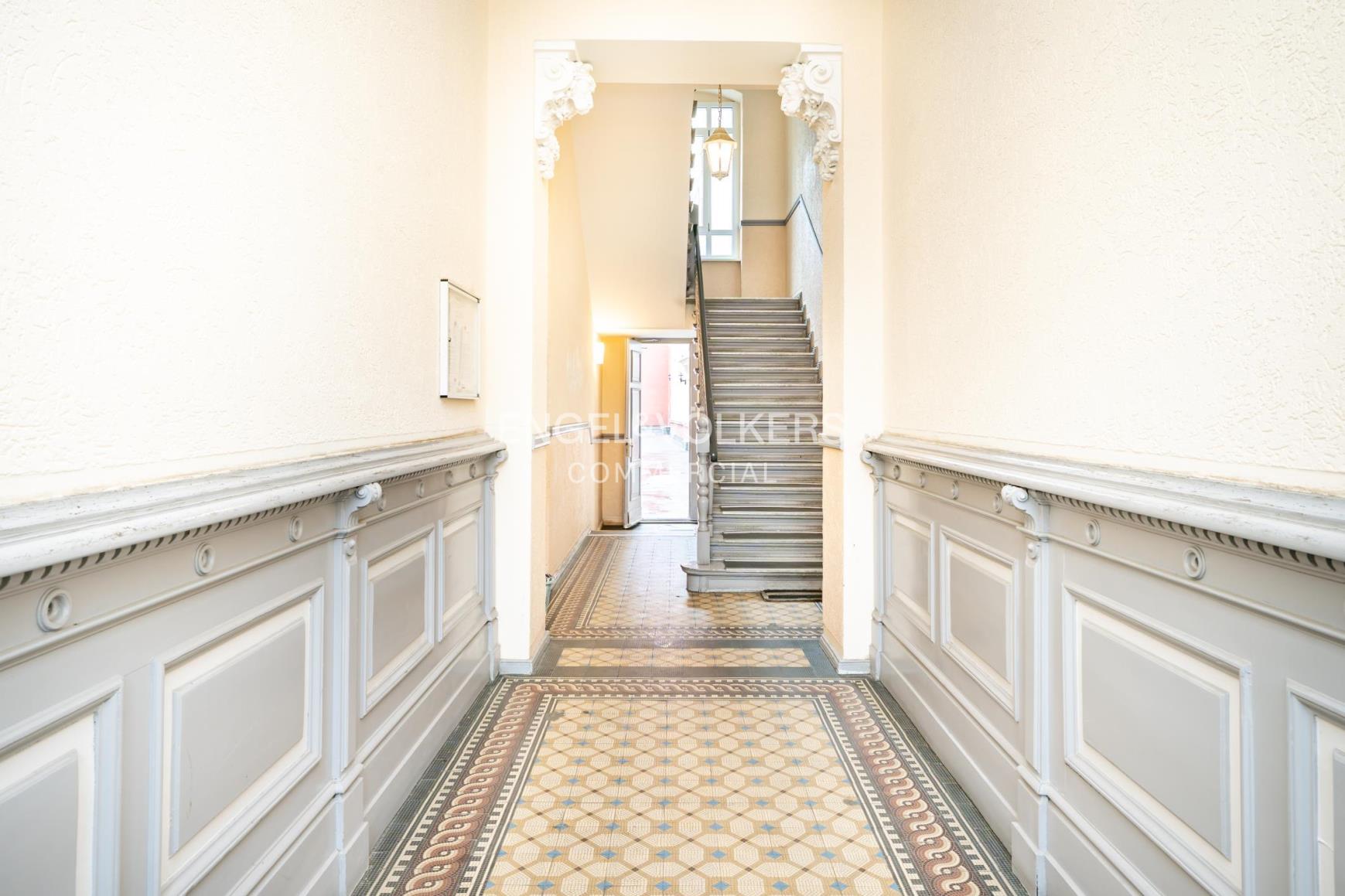 A charming complex of residential and commercial buildings in the Winsviertel